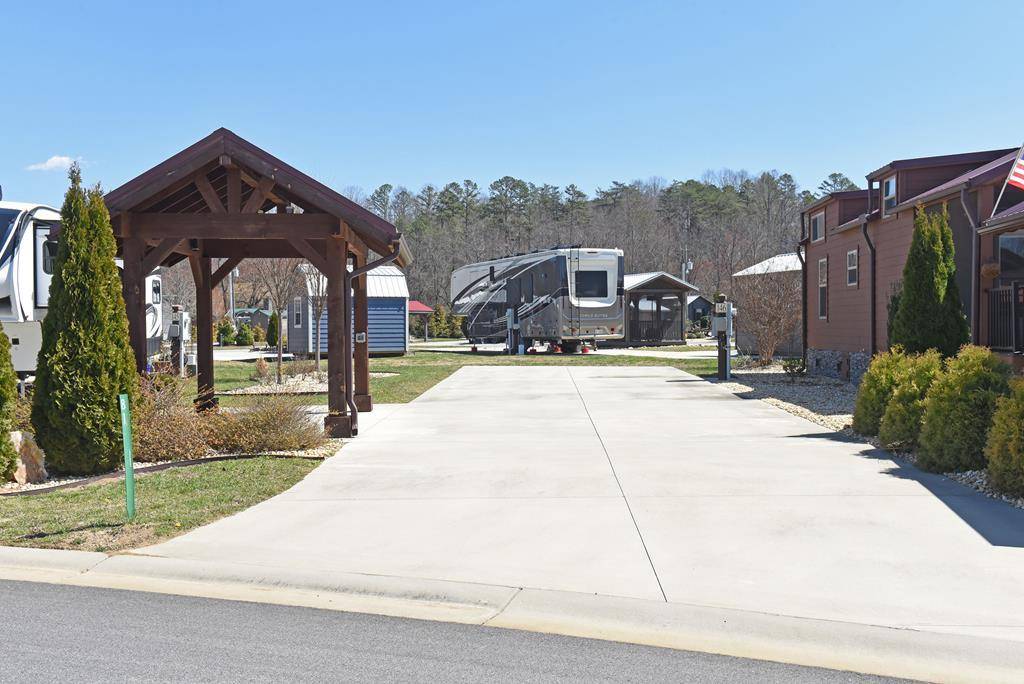 Blairsville, GA 30512,81 Foggy Mountain Road