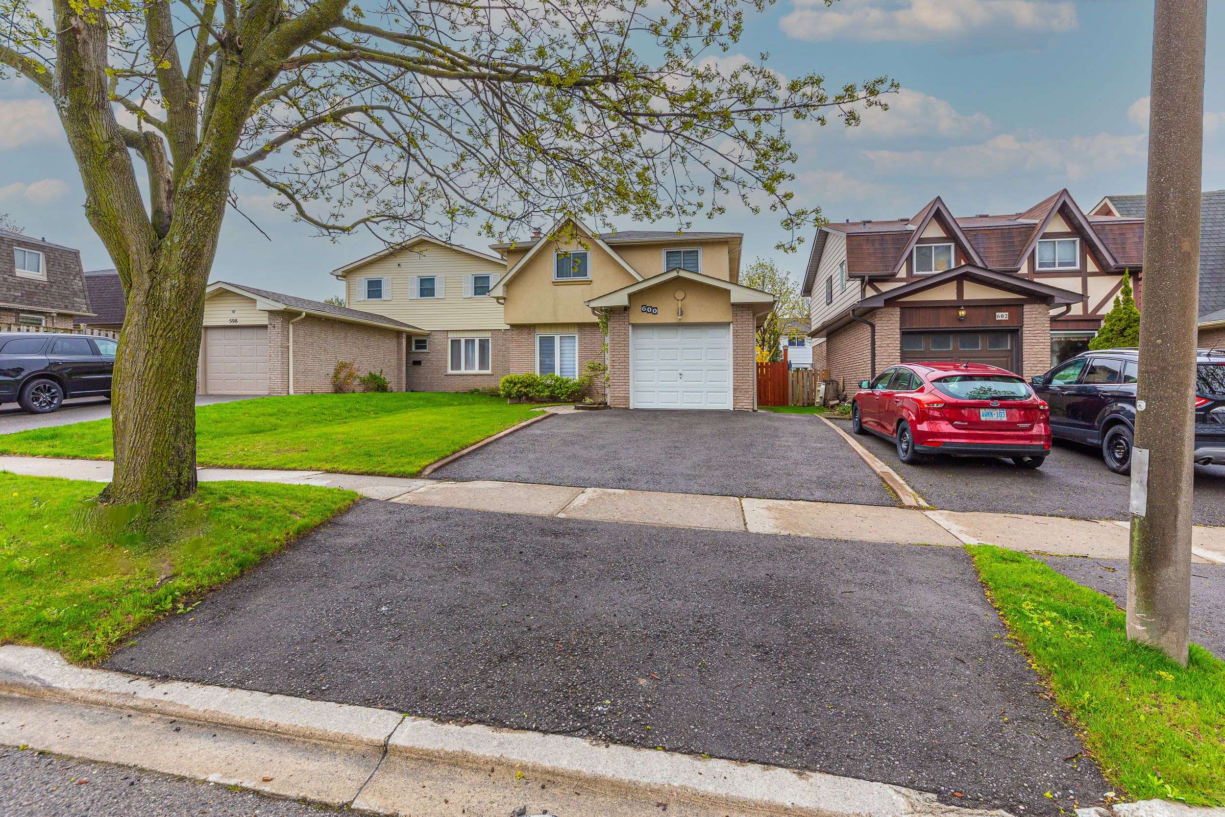 Pickering, ON L1W 3B3,600 Stonebridge LN