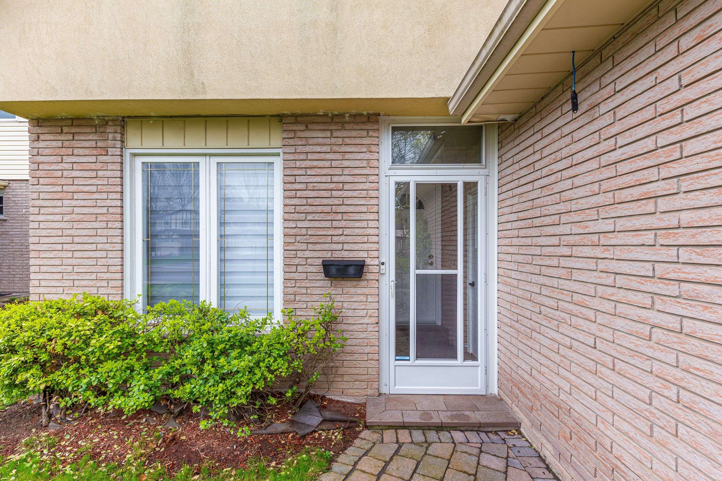 Pickering, ON L1W 3B3,600 Stonebridge LN
