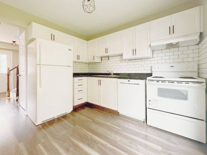 Barrie, ON L4N 8B5,39 Copeman CRES