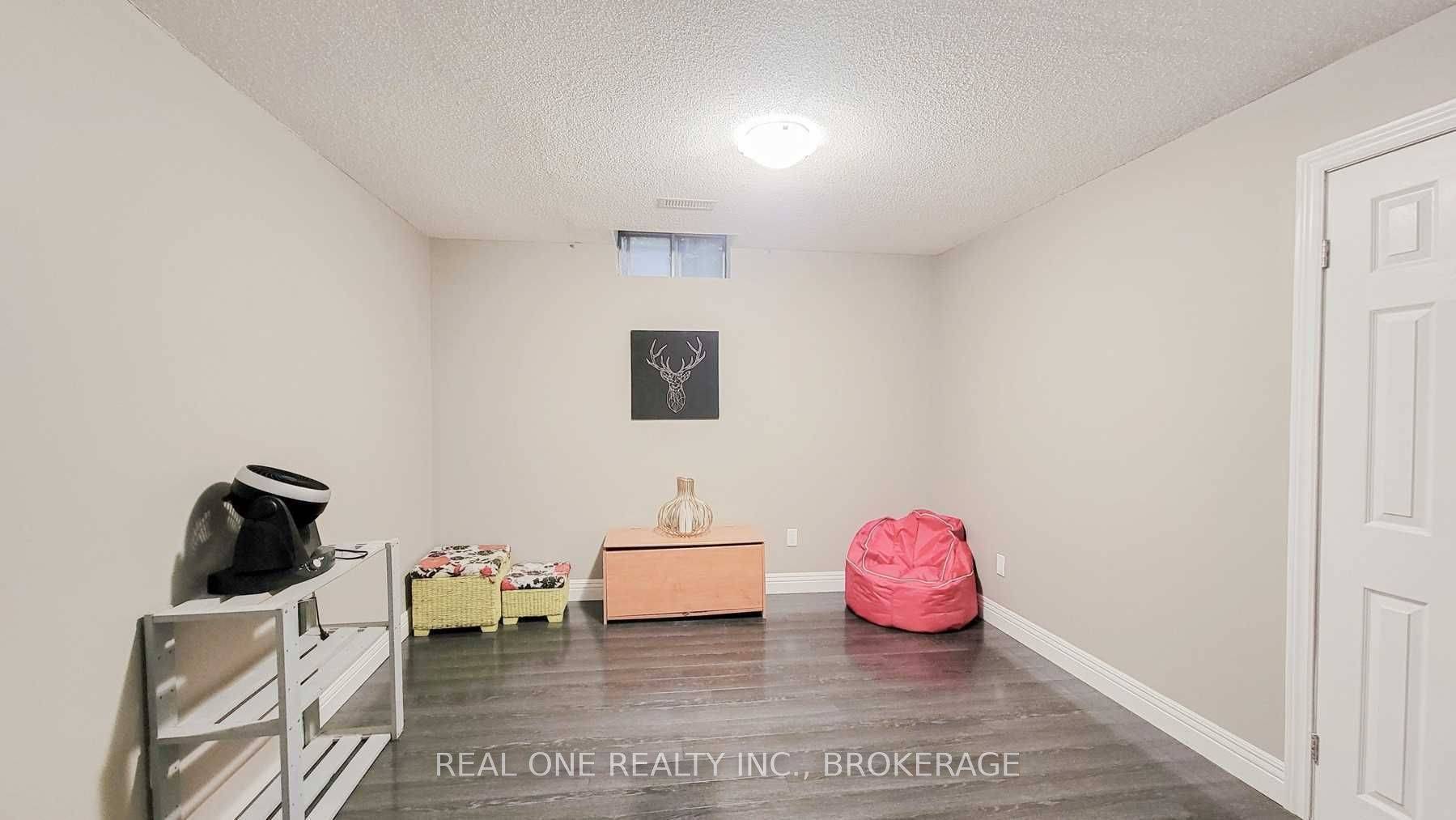 Mississauga, ON L5M 4Y9,5660 Turney DR #Basement