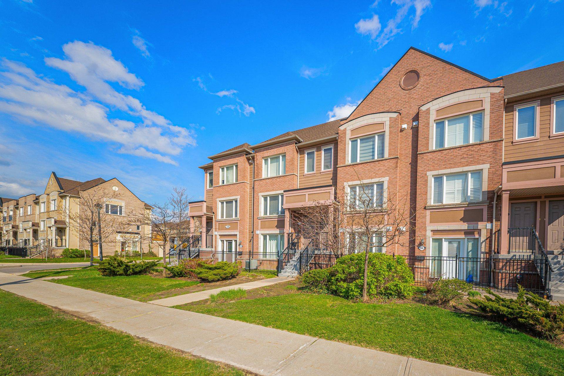 Mississauga, ON L5M 8C5,3088 Eglinton AVE W #85