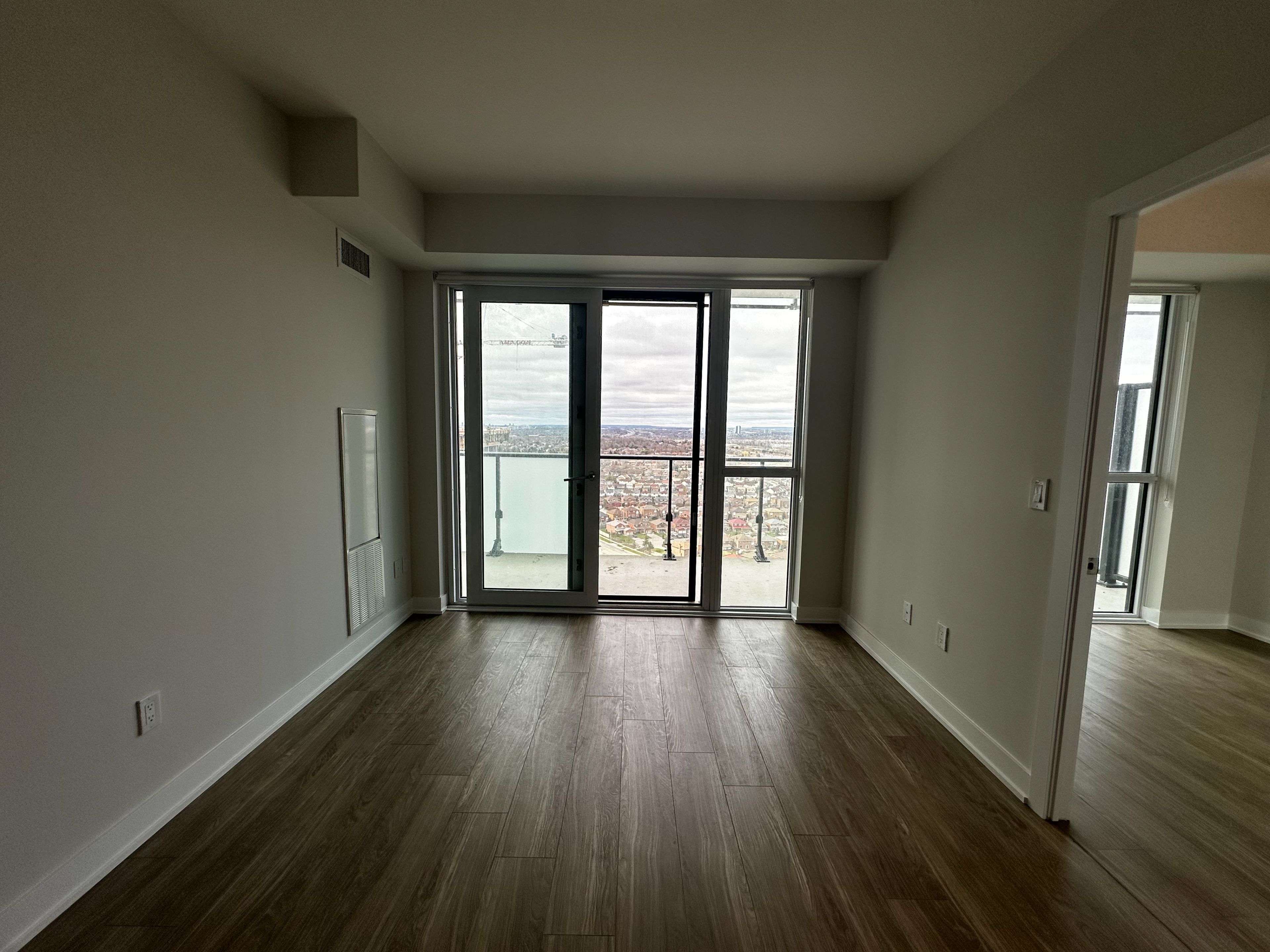 Mississauga, ON L5B 0L6,430 Square One DR #2307