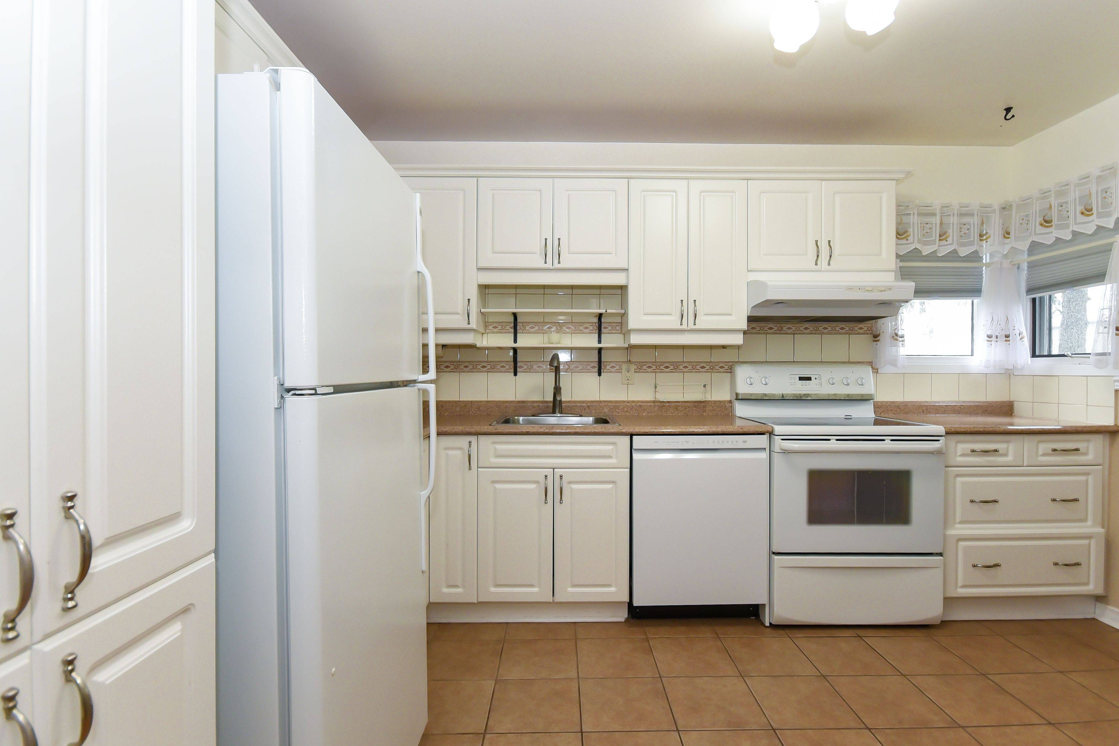 Cyrville - Carson Grove - Pineview, ON K1B 4W6,1627 Meadowbrook RD