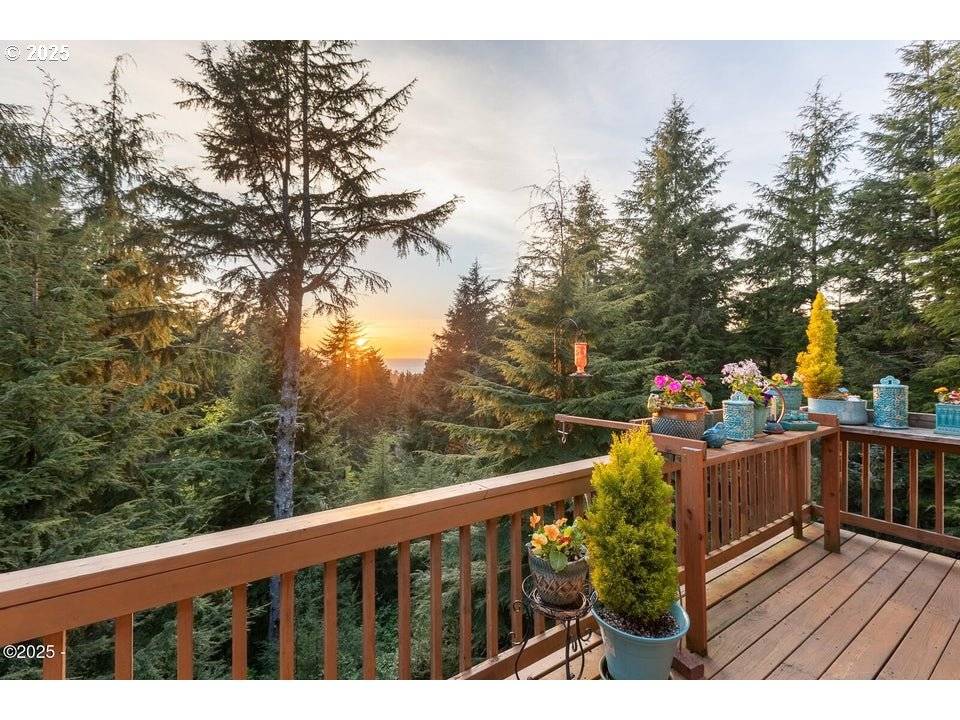 443 N Siletz View LN, Gleneden Beach, OR 97388