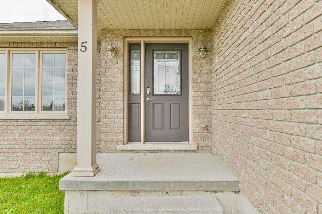 Quinte West, ON K0K 2C0,5 Mitchell DR