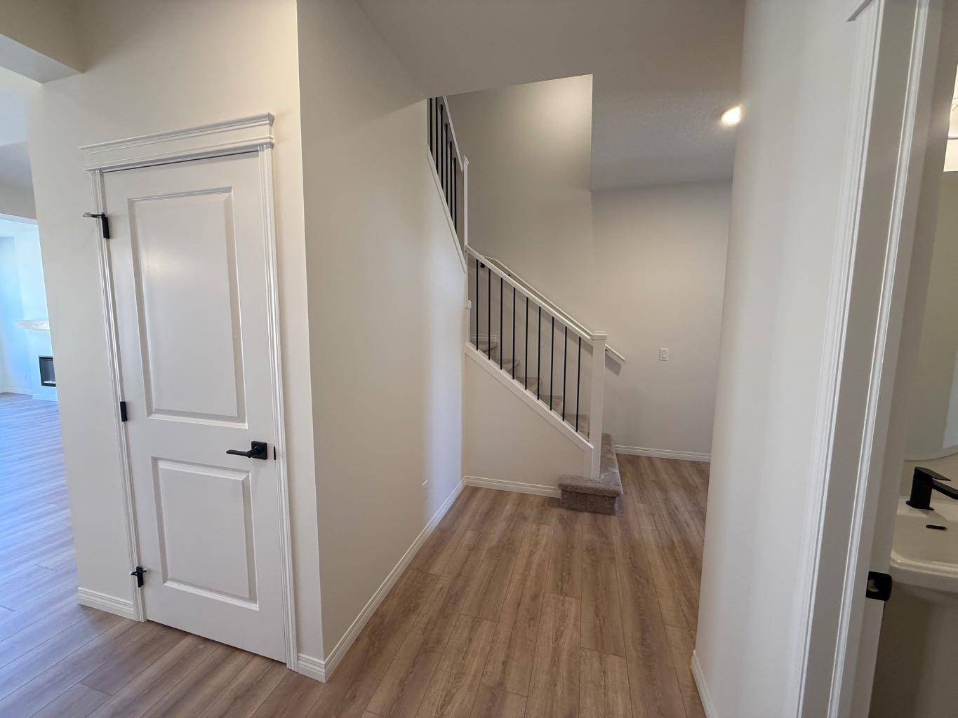 Calgary, AB T2X 5J9,192 Wolf River DR SE