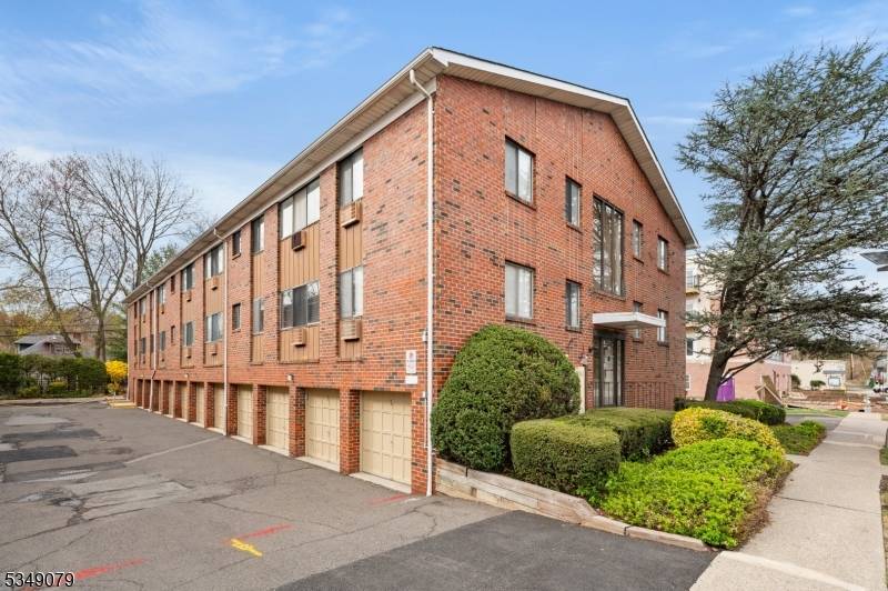 Bloomfield Twp., NJ 07003,218 Broad St #8