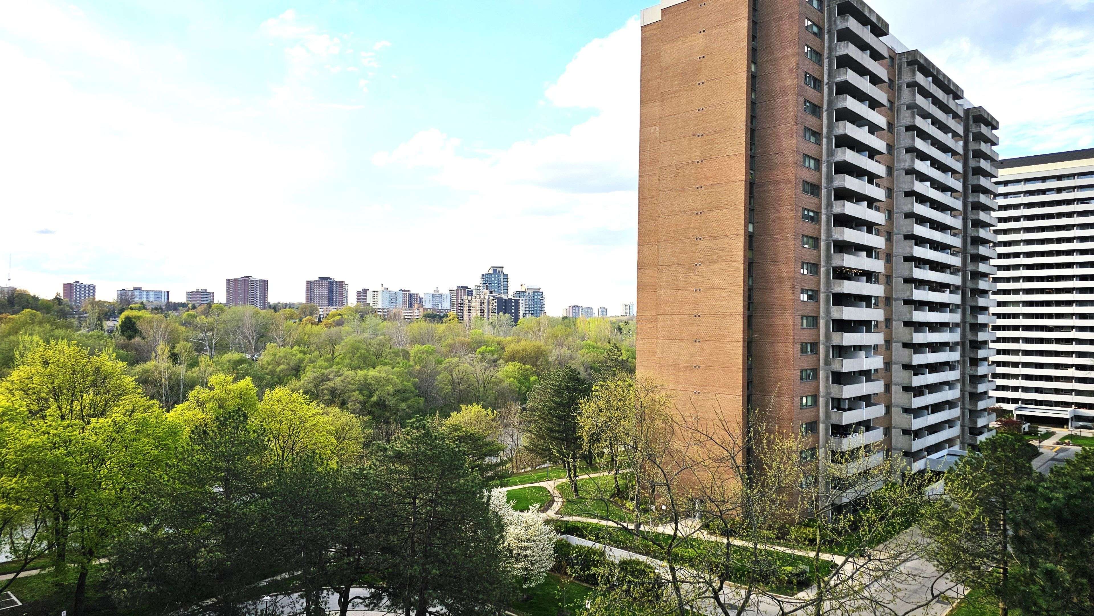 Toronto W03, ON M6N 4X4,240 Scarlett RD #810