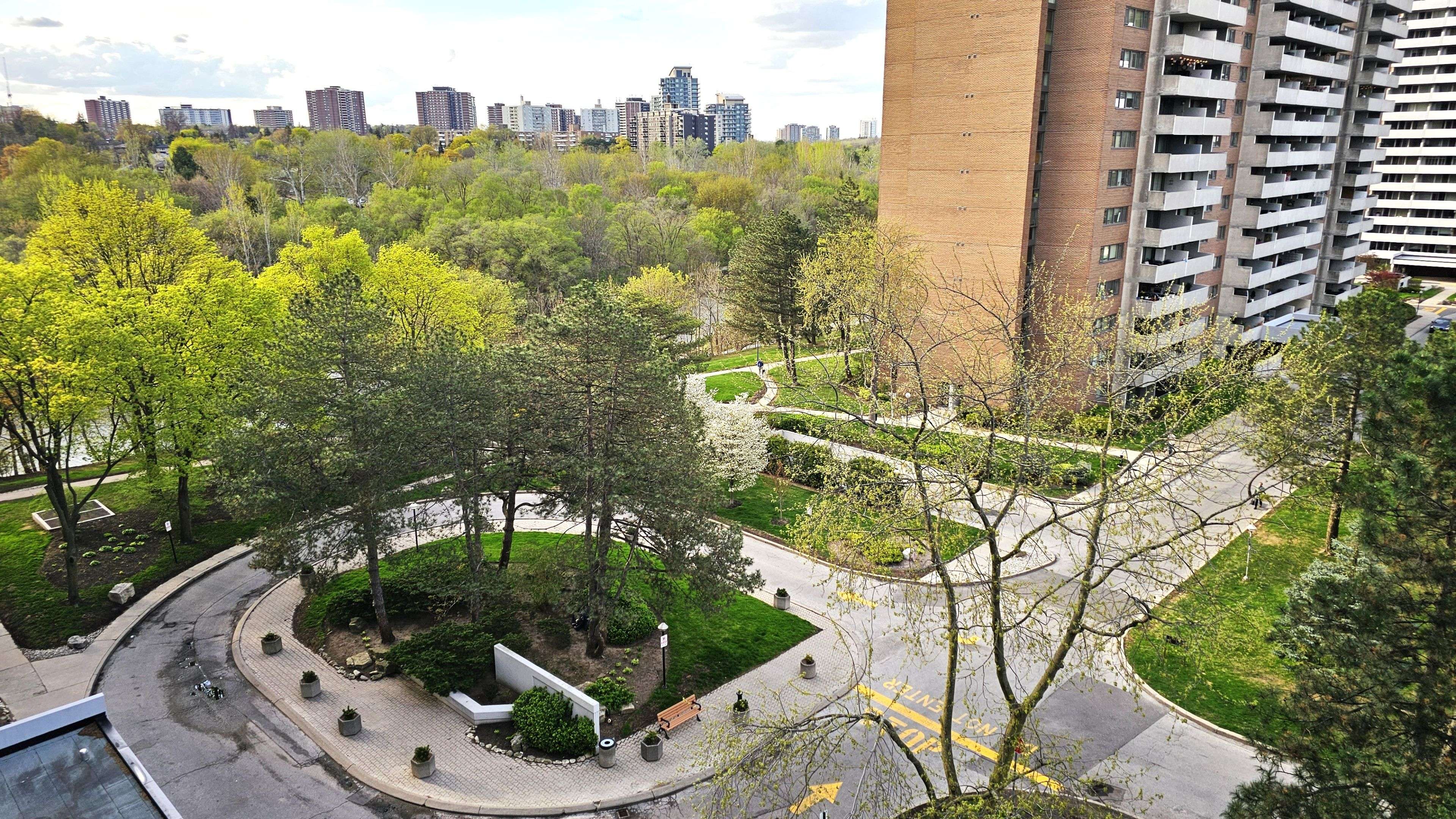 Toronto W03, ON M6N 4X4,240 Scarlett RD #810