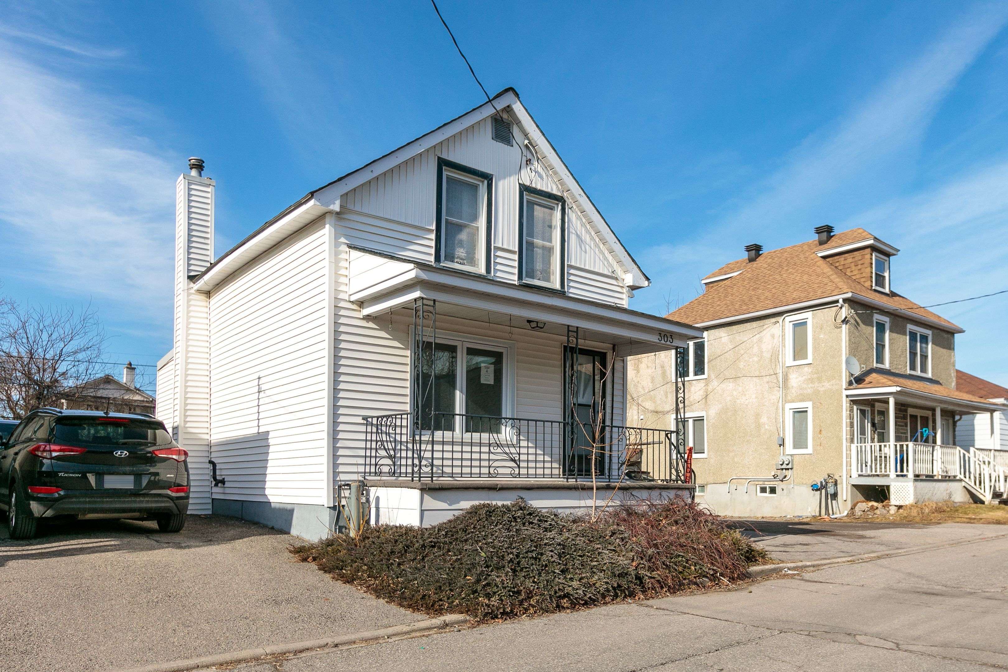 Vanier And Kingsview Park, ON K1L 5M3,303 Shakespeare ST