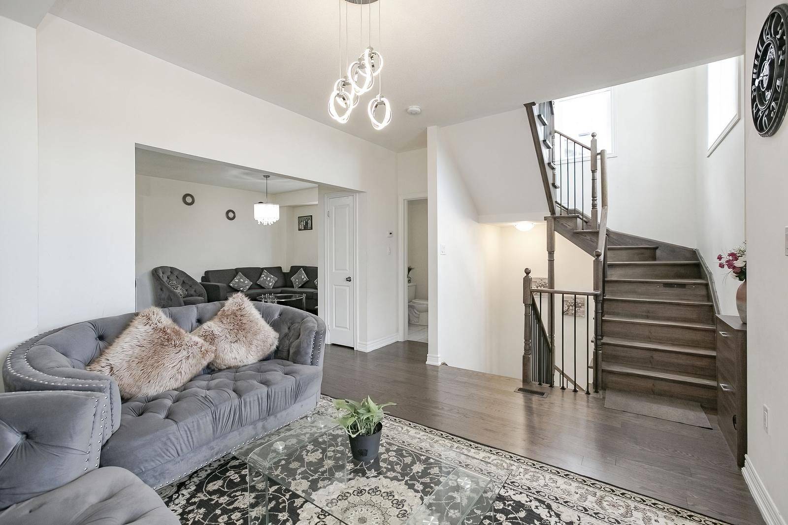 Brampton, ON L6Y 6J9,90 Hashmi PL