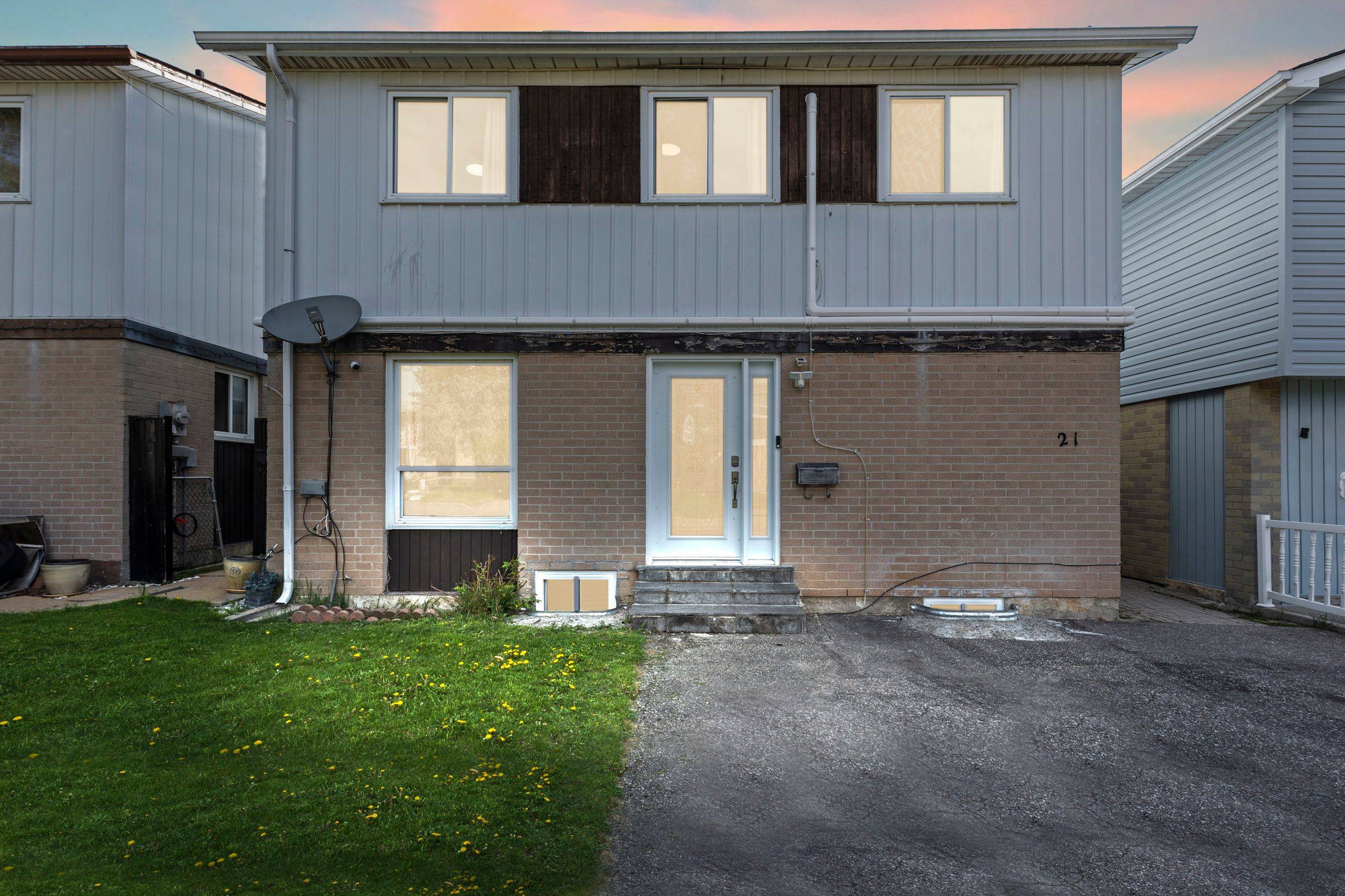 Brampton, ON L6S 2J8,21 Grand River CT