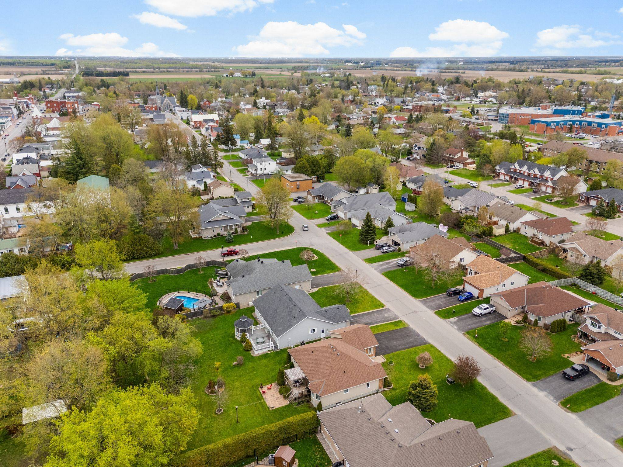 North Dundas, ON K0C 2K0,6 Christie LN