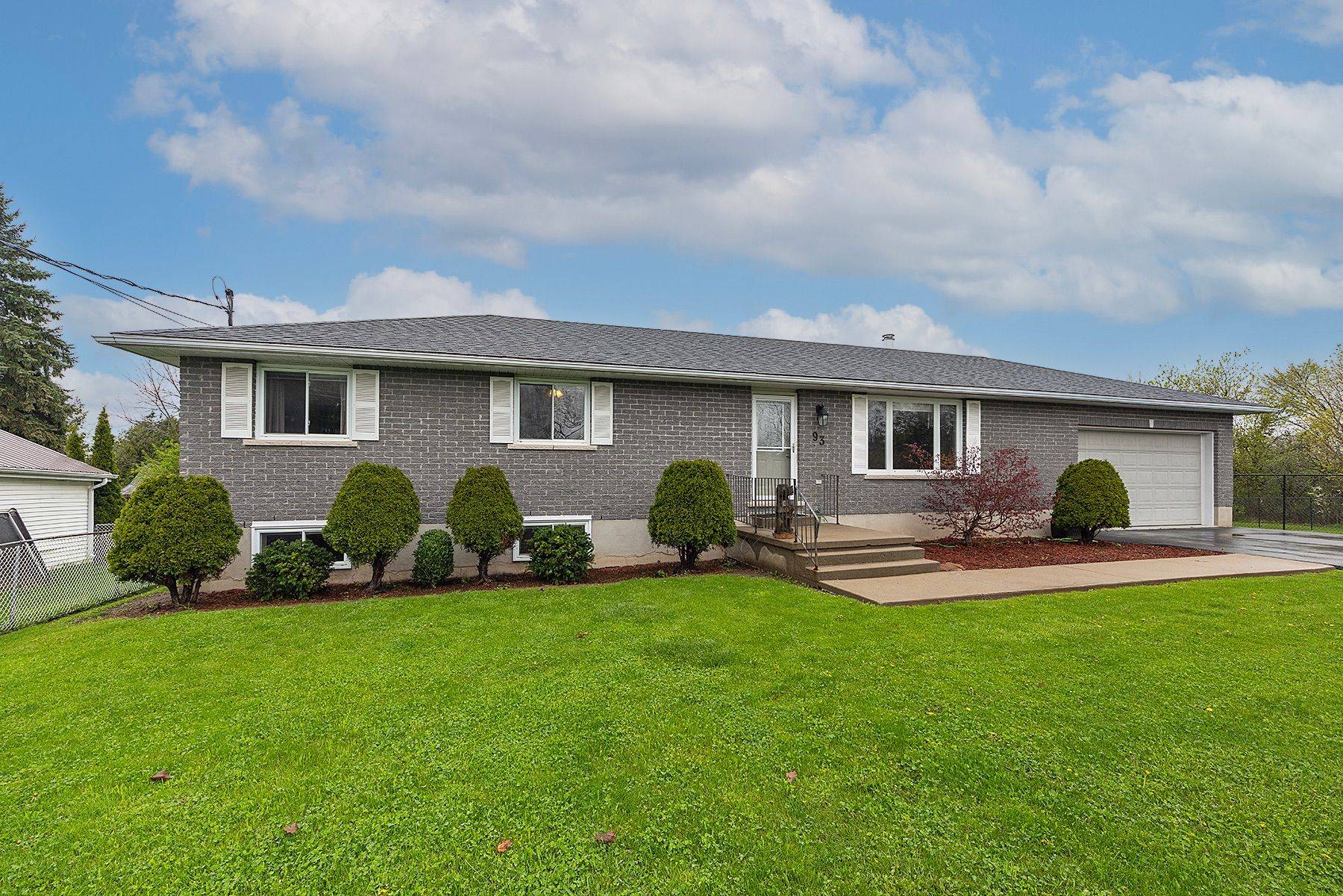 Greater Napanee, ON K7R 3A6,93 Henry ST