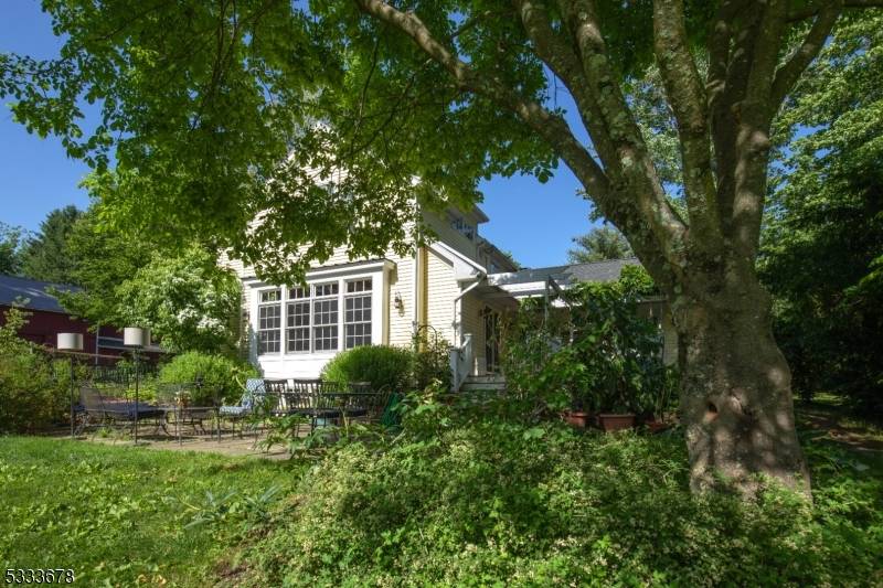 Peapack Gladstone Boro, NJ 07977,35 Main St