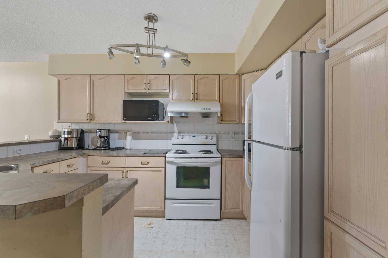 Calgary, AB T2R 0S2,923 15 AVE SW #109