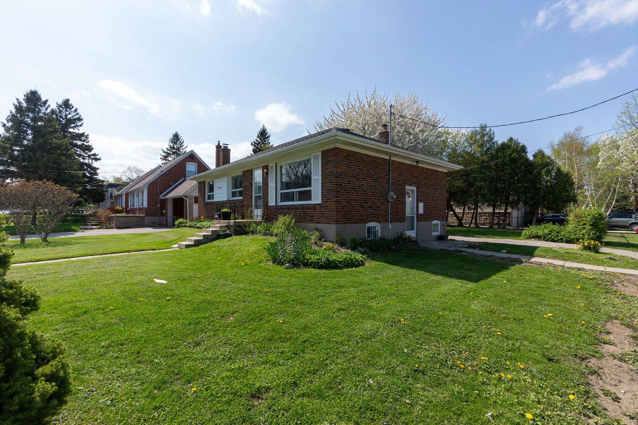 Toronto C07, ON M2R 2C6,2 Lanbrooke AVE