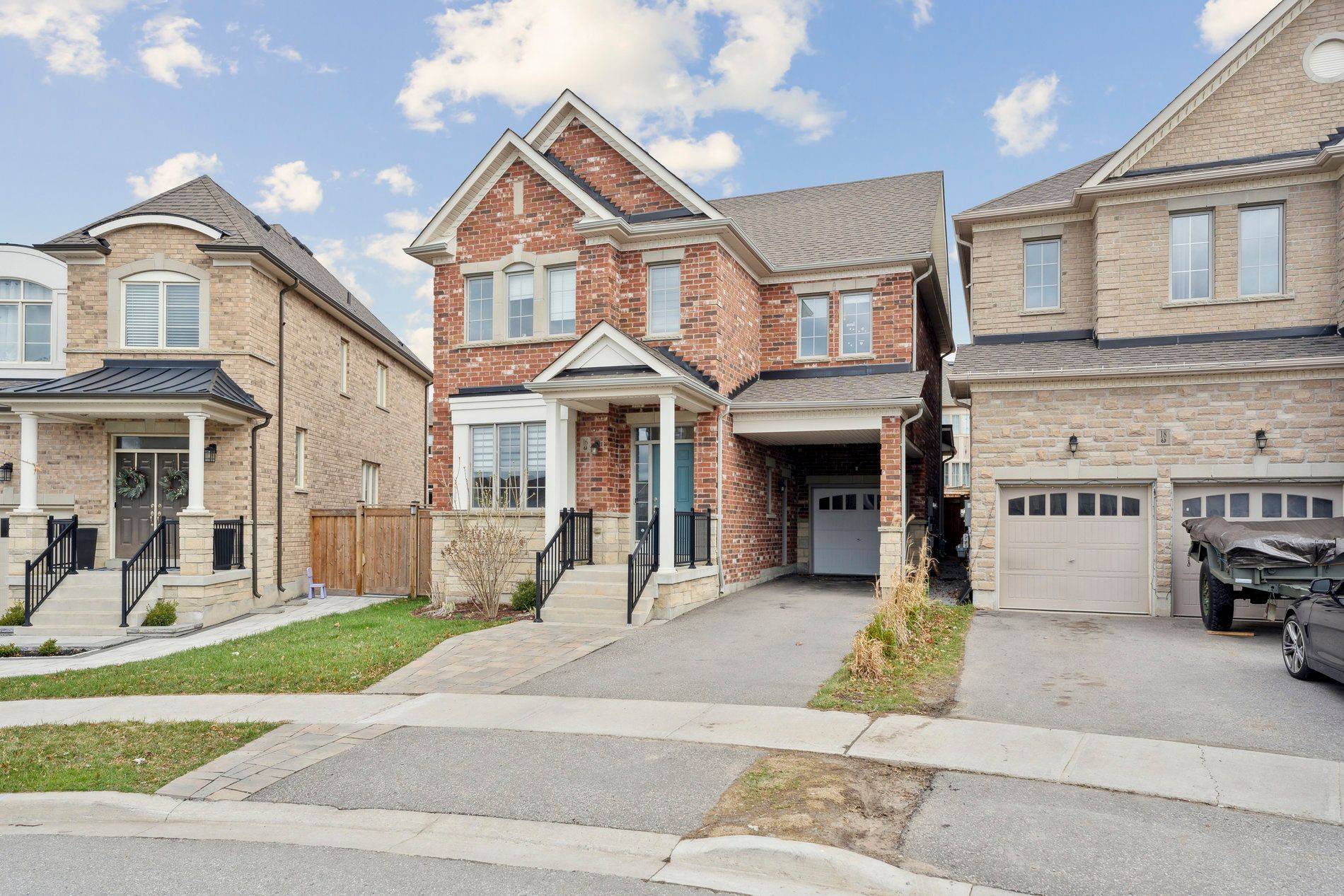 East Gwillimbury, ON L9N 0L6,16 Clara May AVE