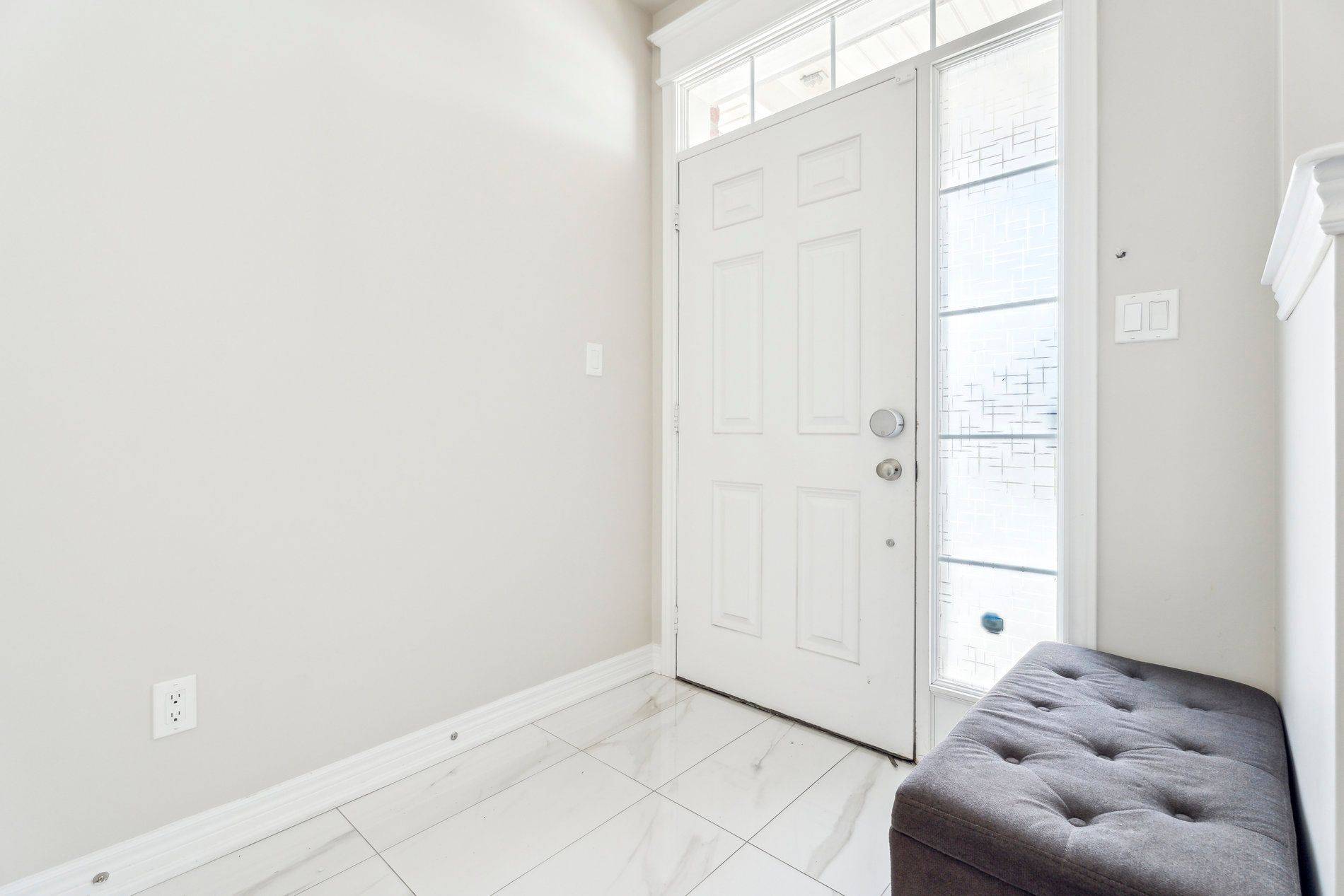 East Gwillimbury, ON L9N 0L6,16 Clara May AVE