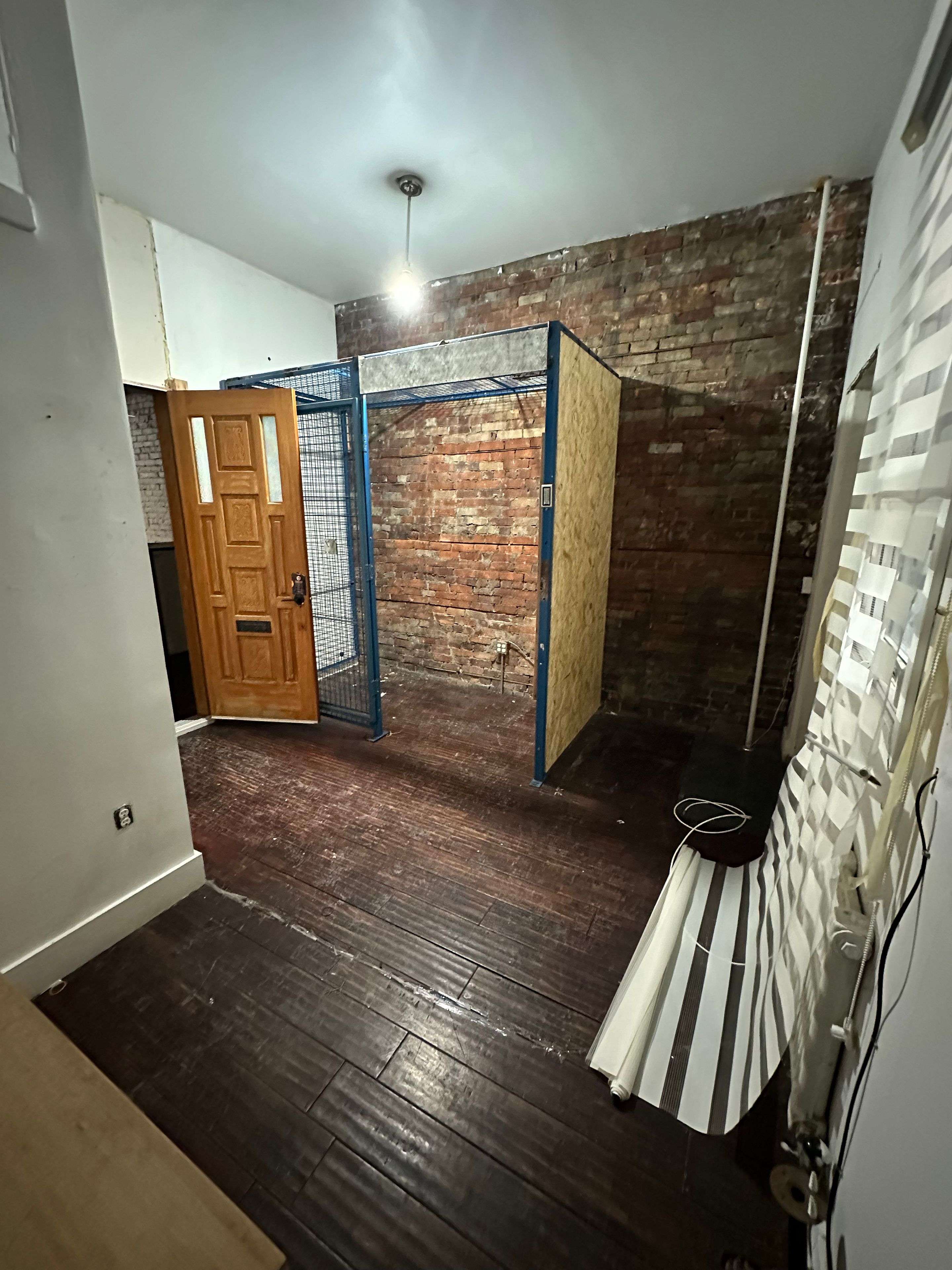 Toronto W01, ON M6K 1L6,1275 Queen ST W