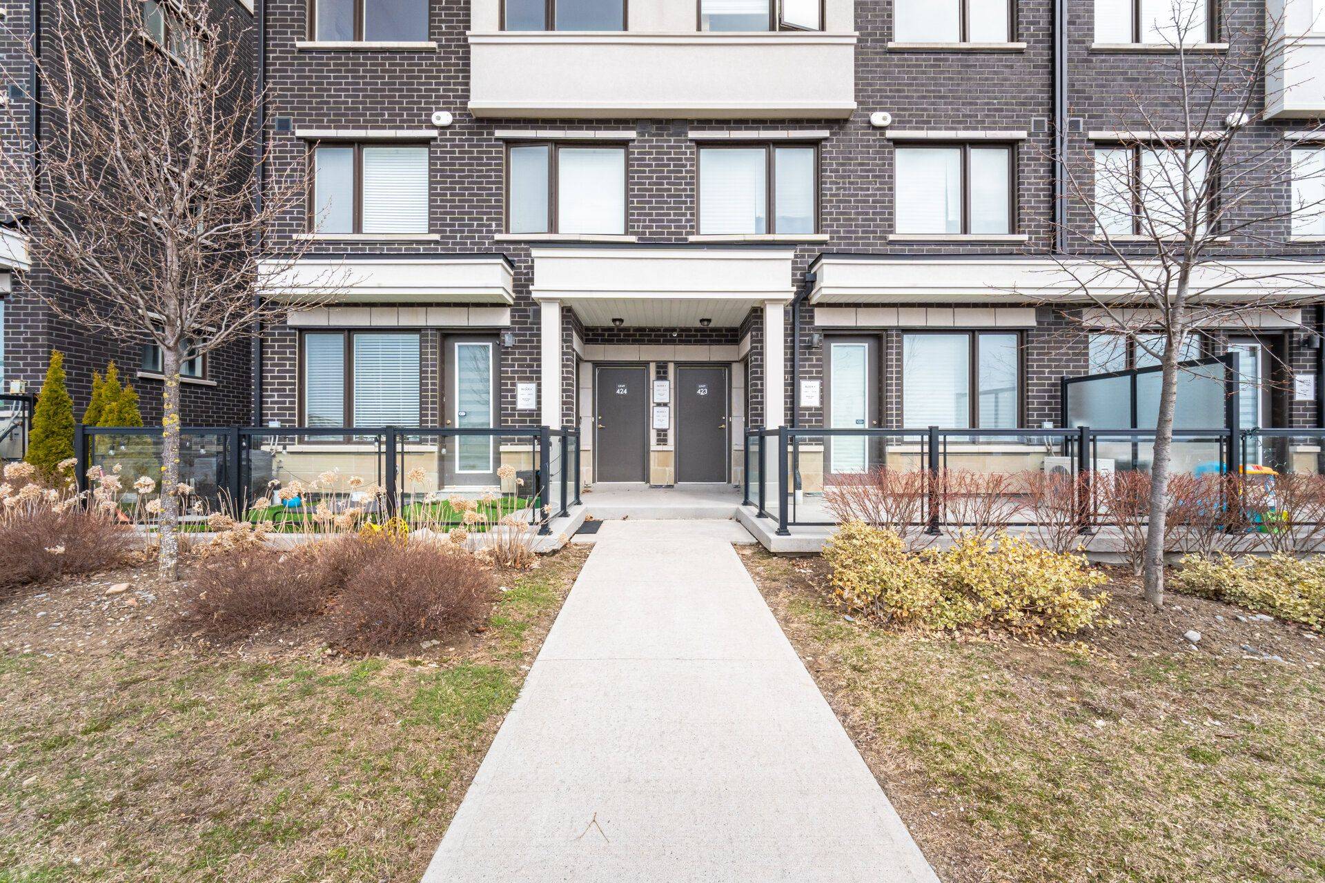 Pickering, ON L1X 0E3,1711 Pure Springs BLVD #424