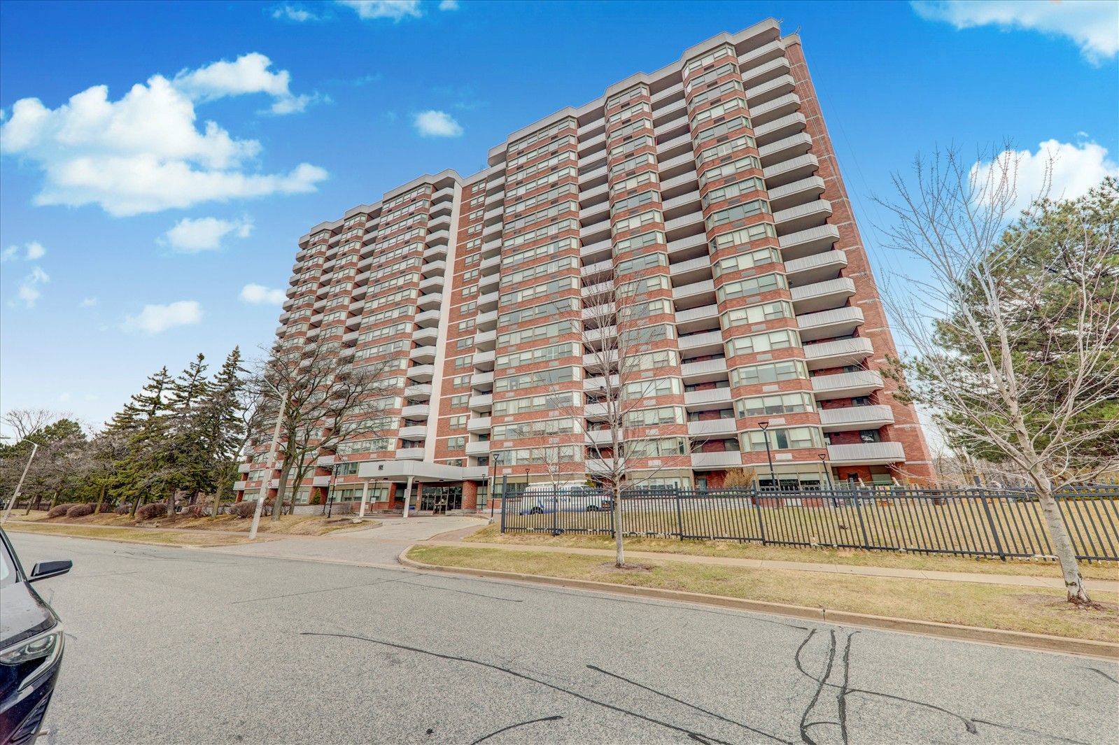 Toronto E10, ON M1E 4Y2,121 Ling RD #1509