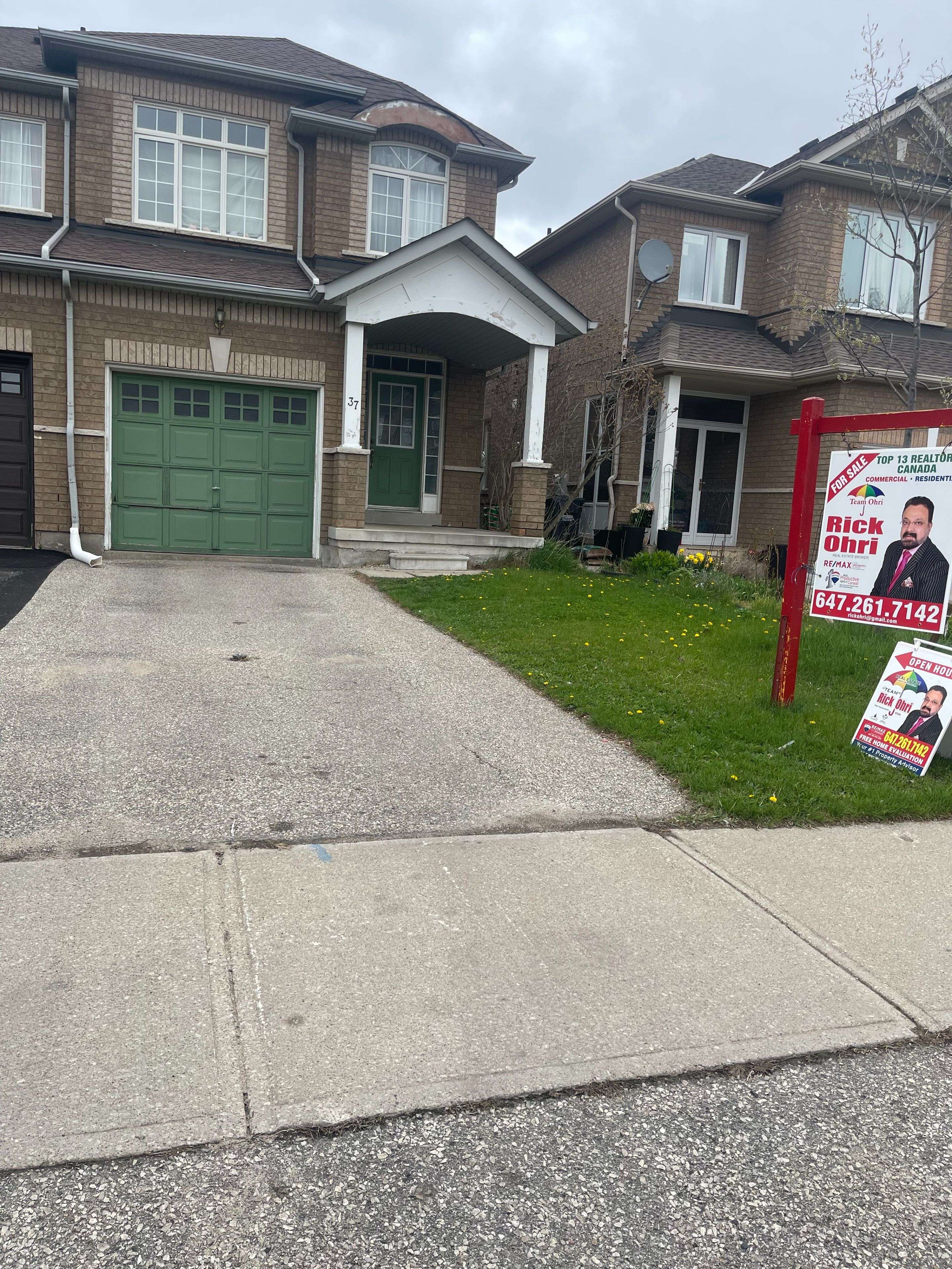 Brampton, ON L7A 1Y7,37 Woodhaven DR W