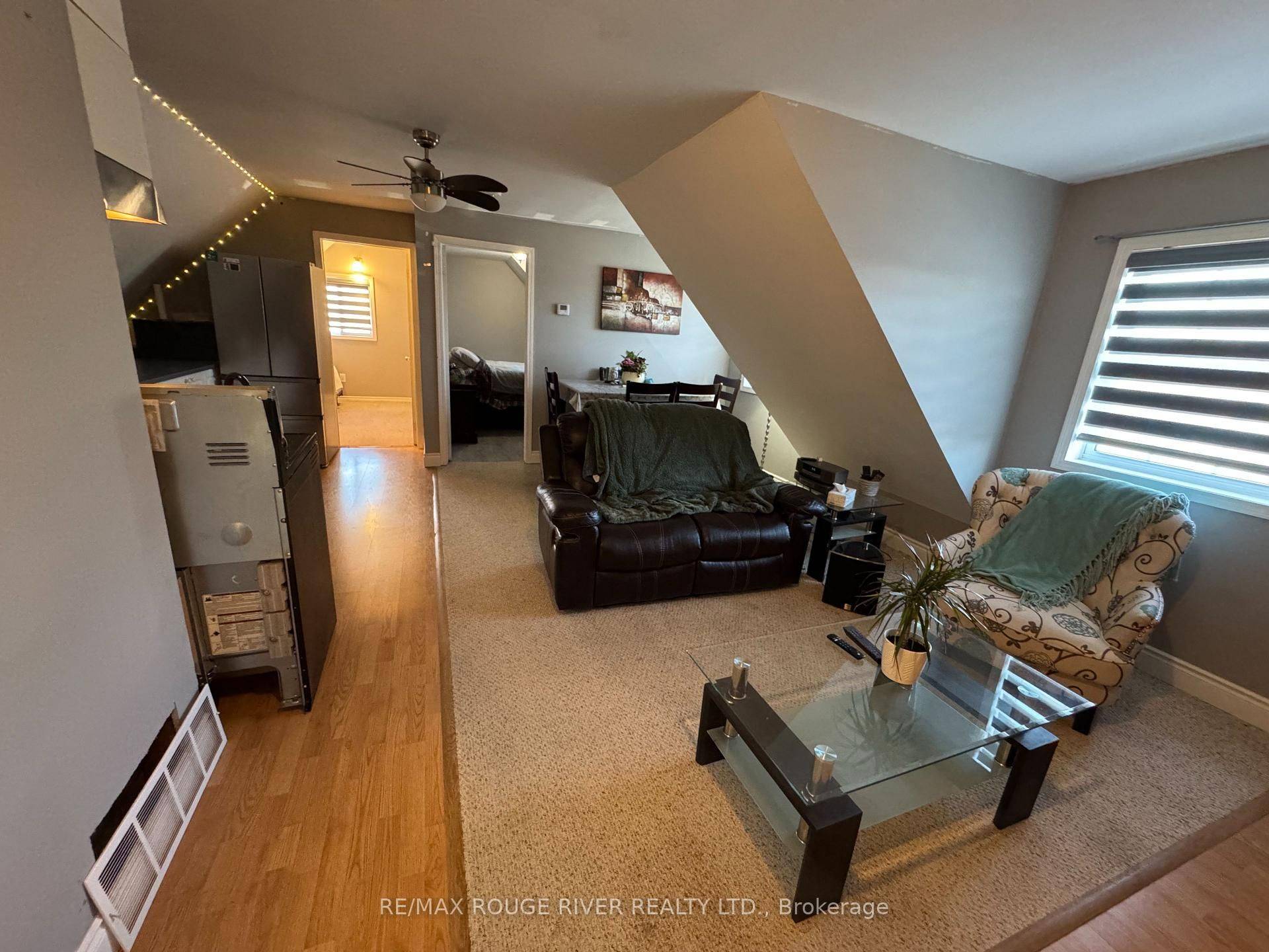 Oshawa, ON L1G 6G7,319 Dover CT