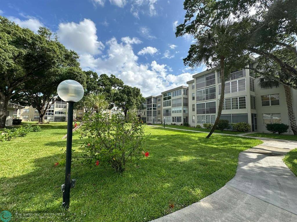 Lauderdale Lakes, FL 33313,2999 NW 48th Ave  #351