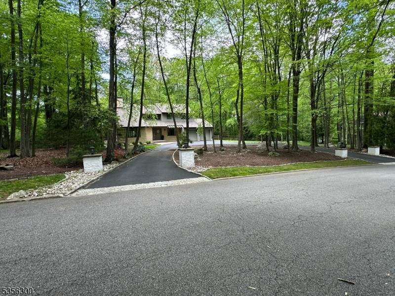 Kinnelon Boro, NJ 07405,15 Decker Ter