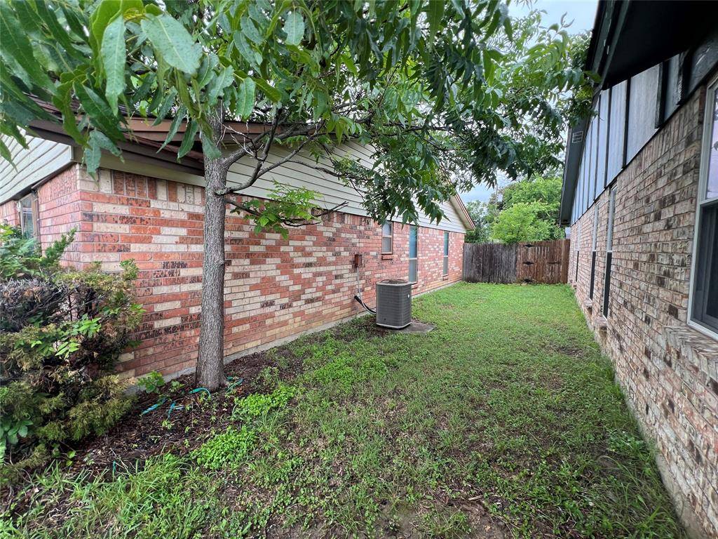 Watauga, TX 76148,6428 Meadowlark Lane E