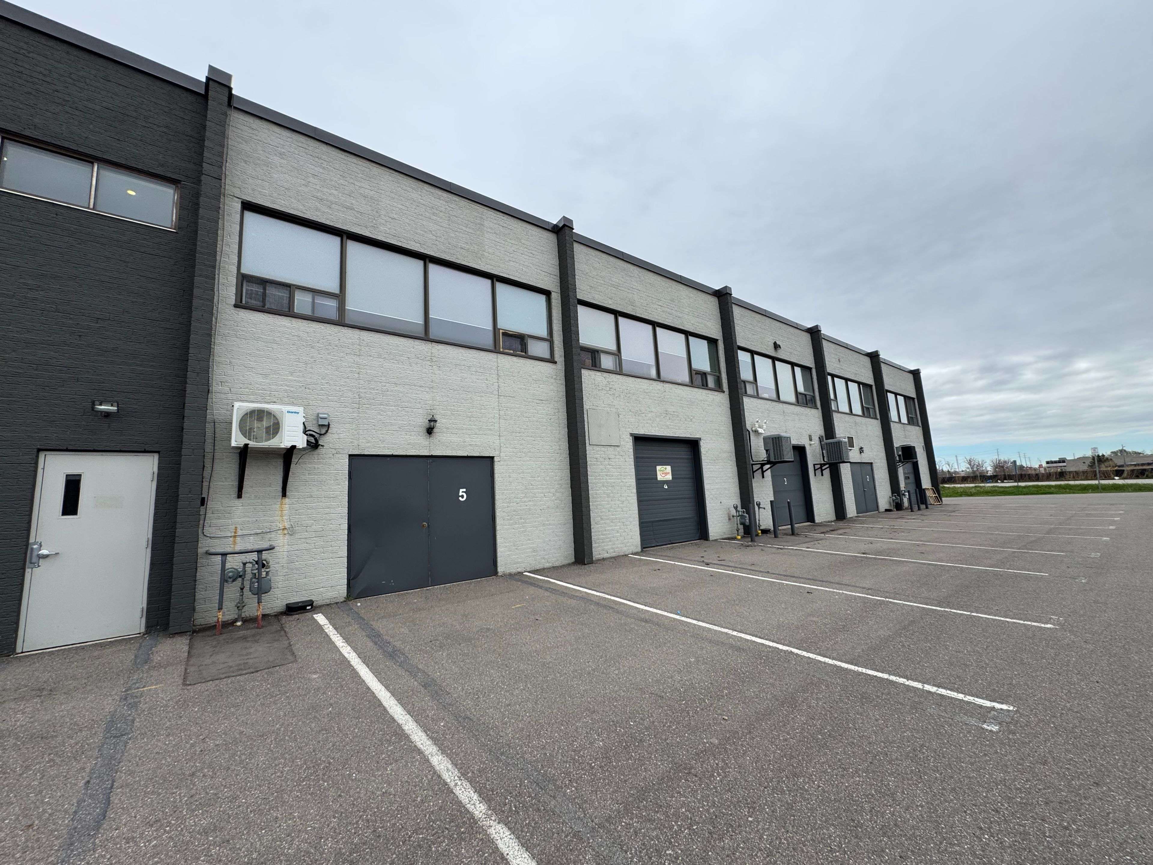 Milton, ON L9T 4W9,50 Steeles AVE E #5L1