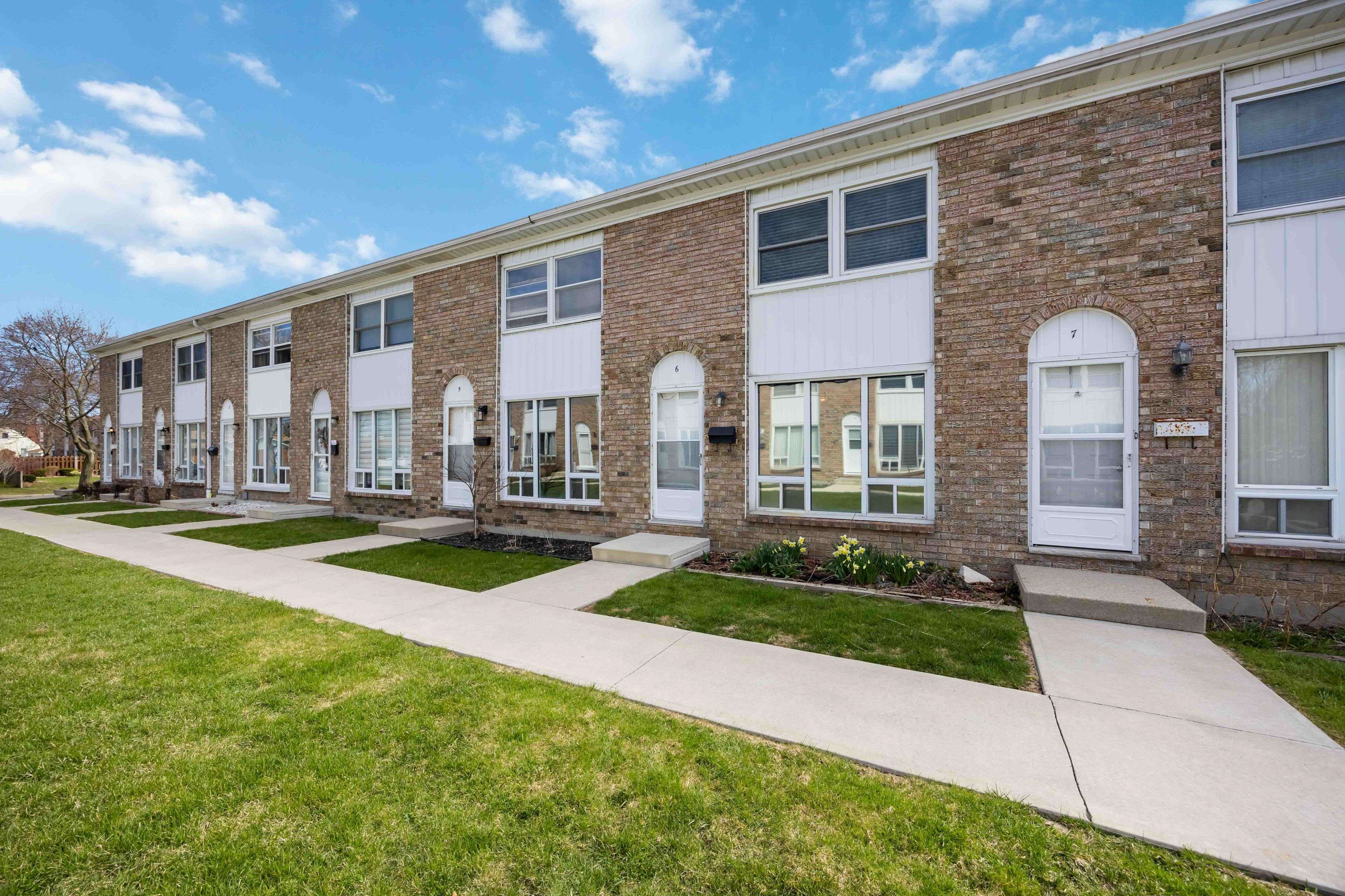 Sarnia, ON N7T 7R1,847 Ross AVE #6