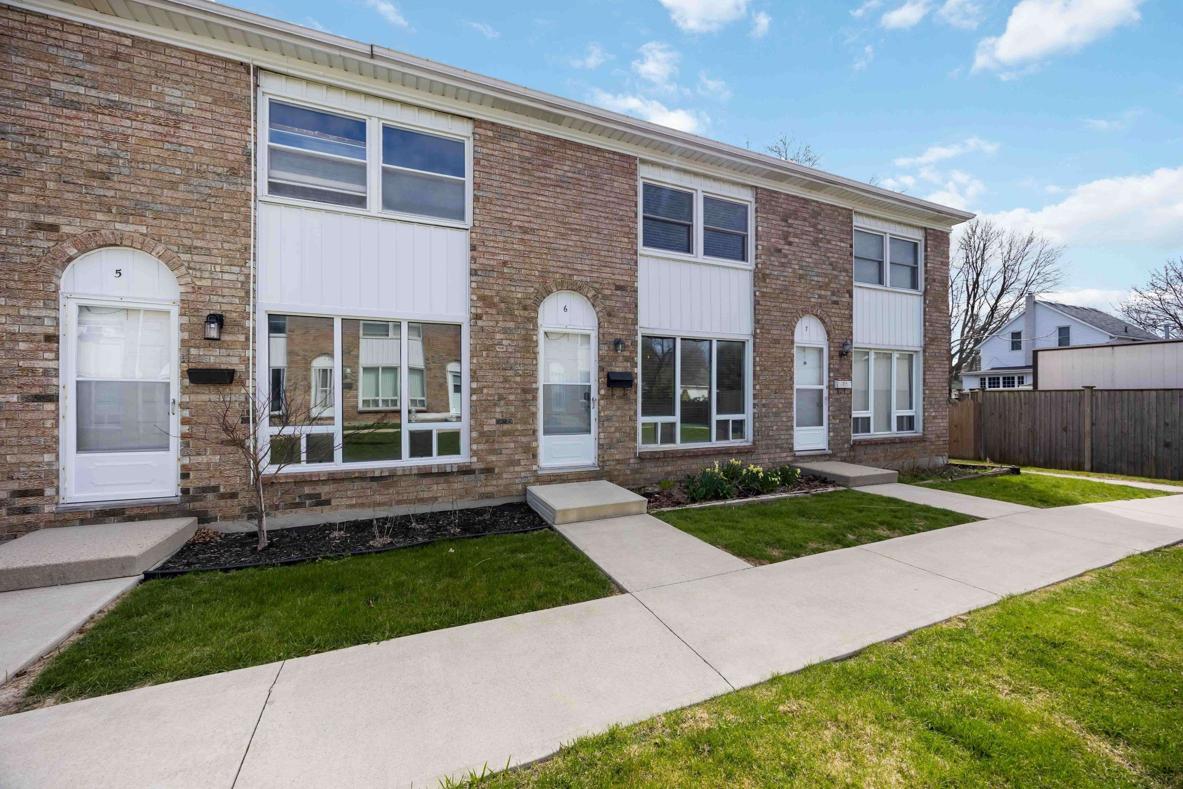 Sarnia, ON N7T 7R1,847 Ross AVE #6