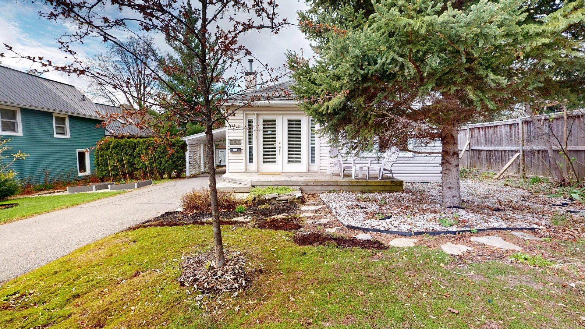 Britannia - Lincoln Heights And Area, ON K2B 5W9,180 Britannia RD