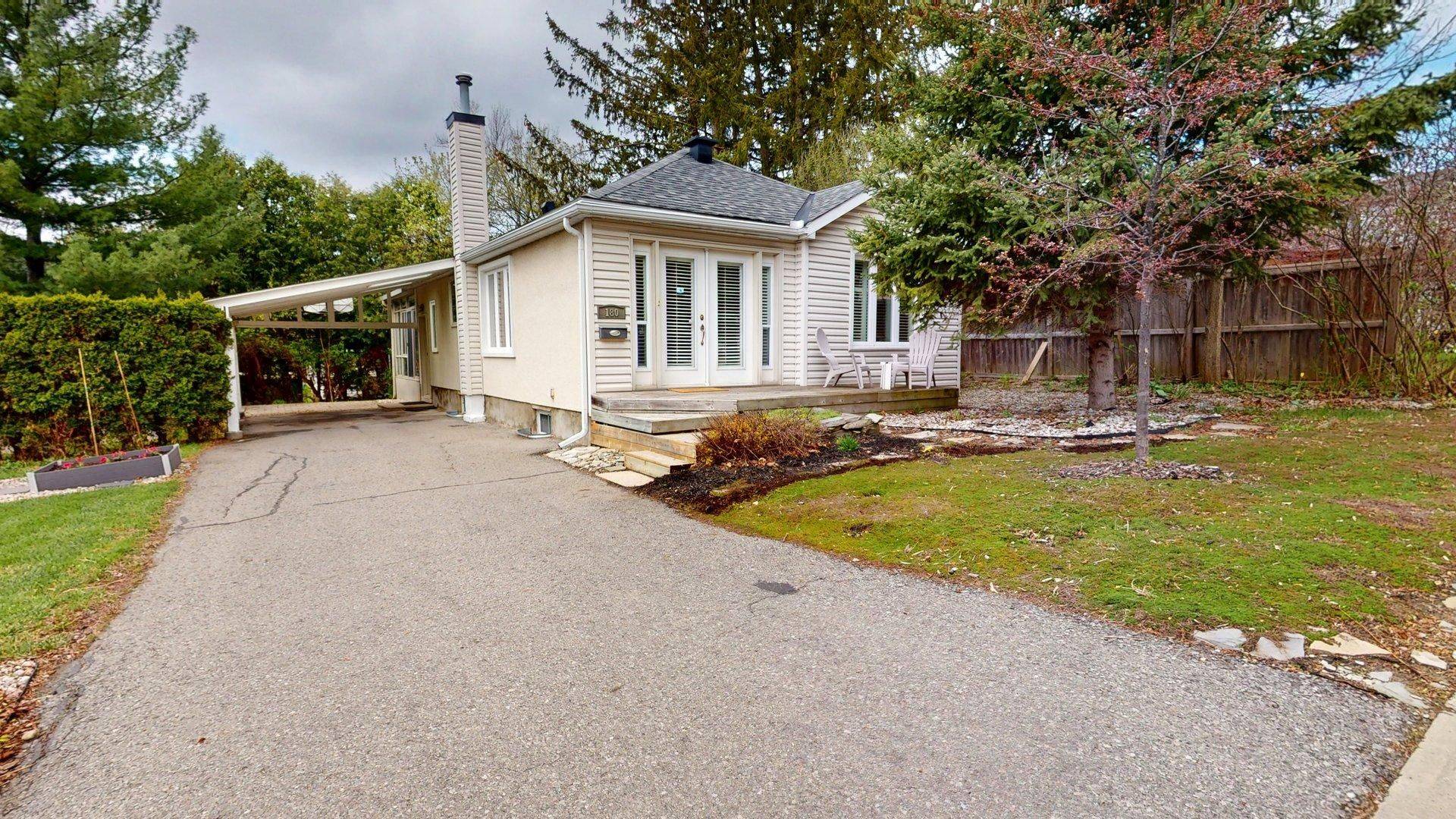 Britannia - Lincoln Heights And Area, ON K2B 5W9,180 Britannia RD