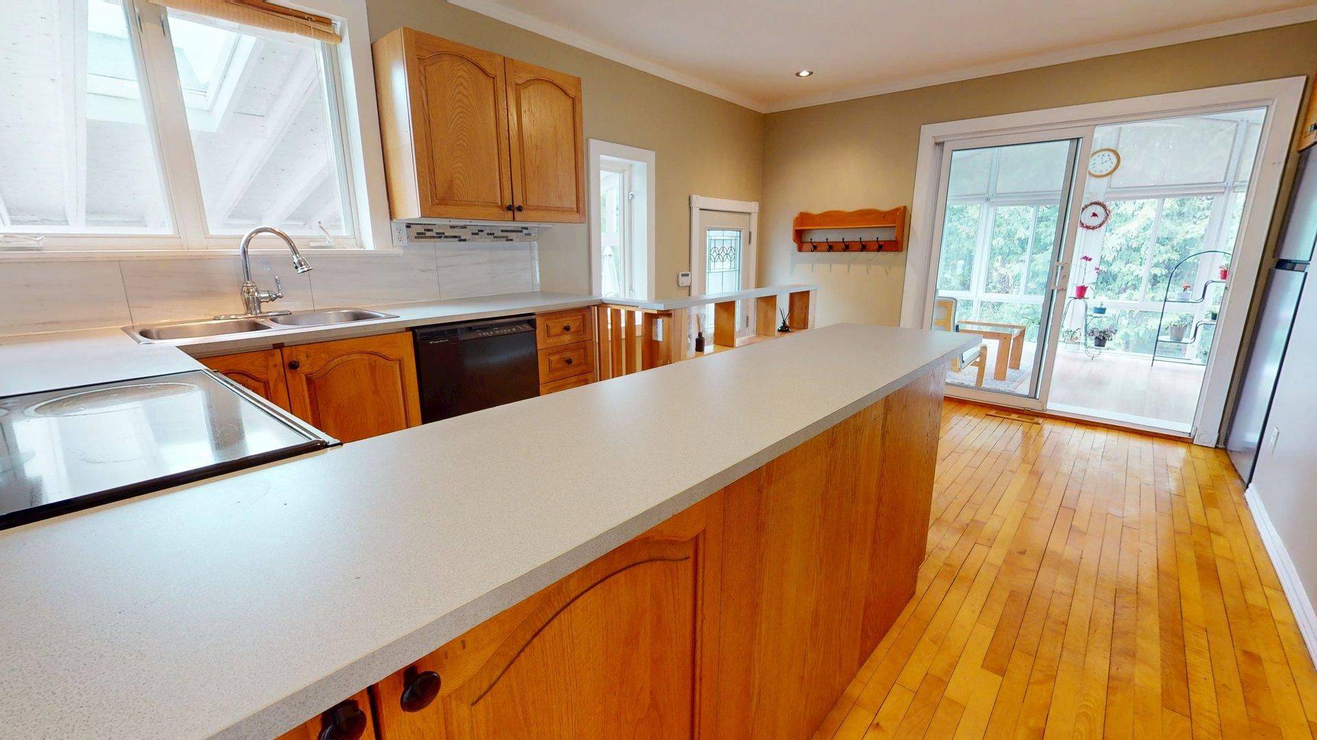 Britannia - Lincoln Heights And Area, ON K2B 5W9,180 Britannia RD