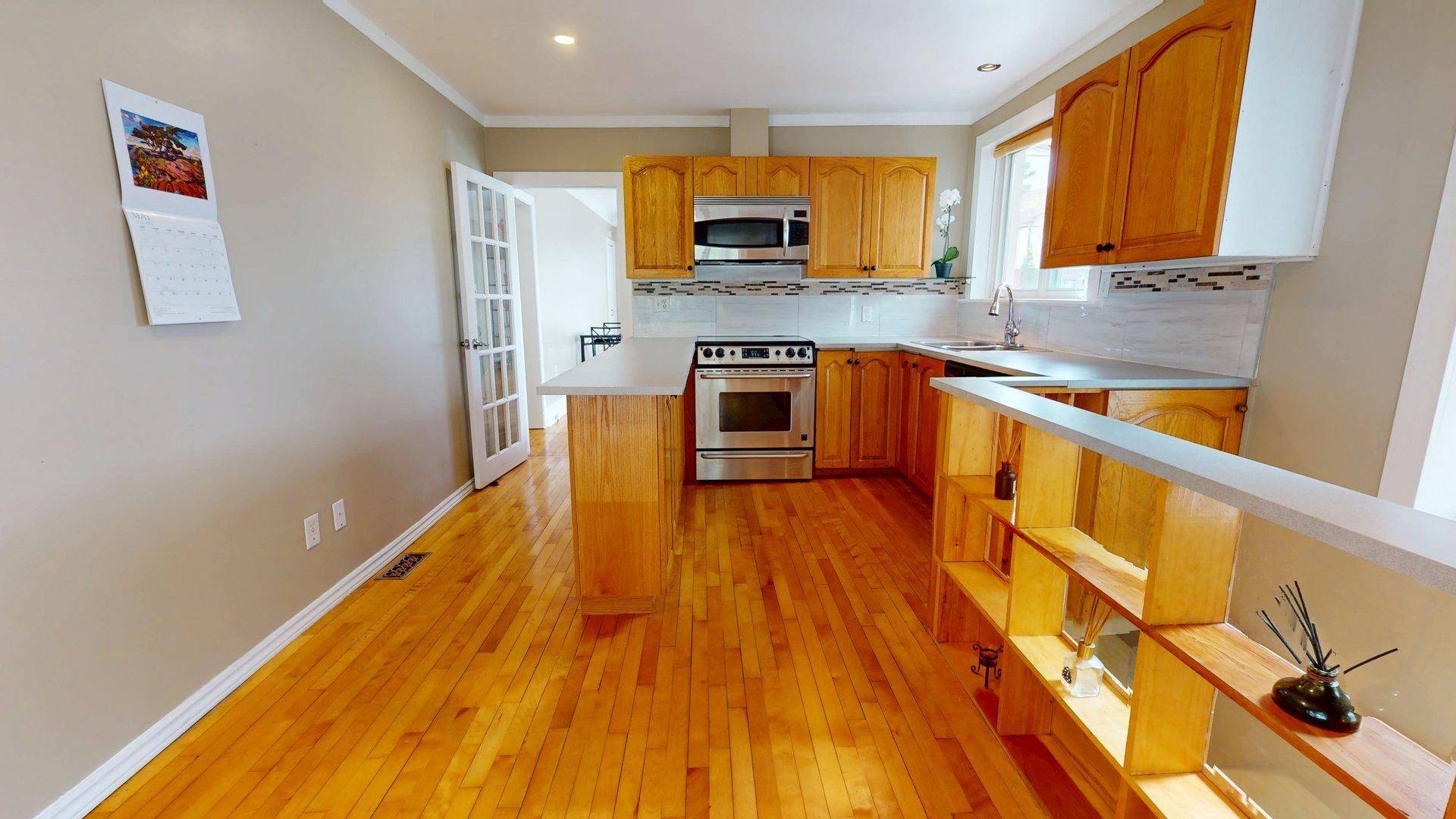 Britannia - Lincoln Heights And Area, ON K2B 5W9,180 Britannia RD