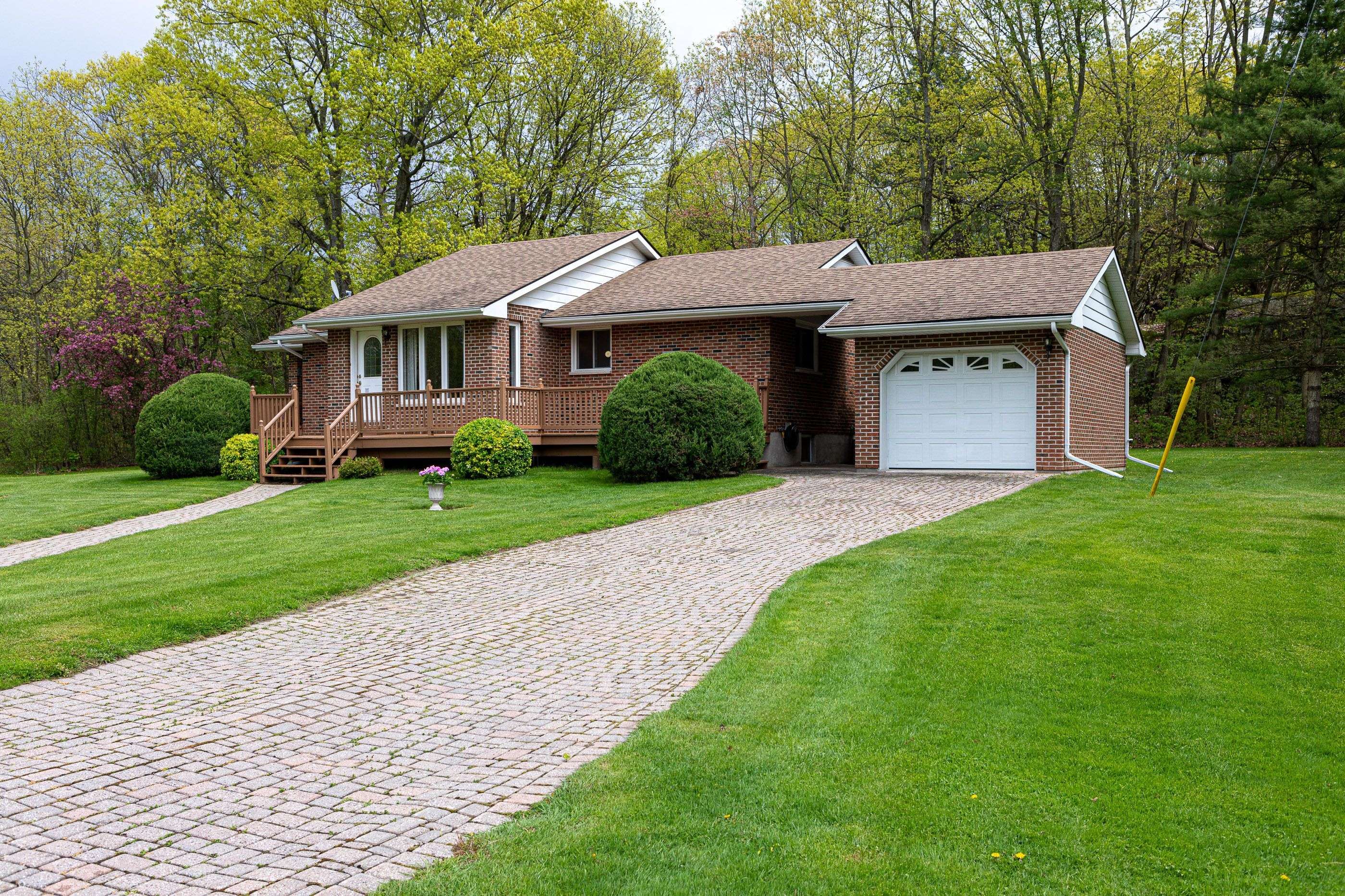 Front Of Leeds & Seeleys Bay, ON K0E 1R0,5 Narrows Lane RD