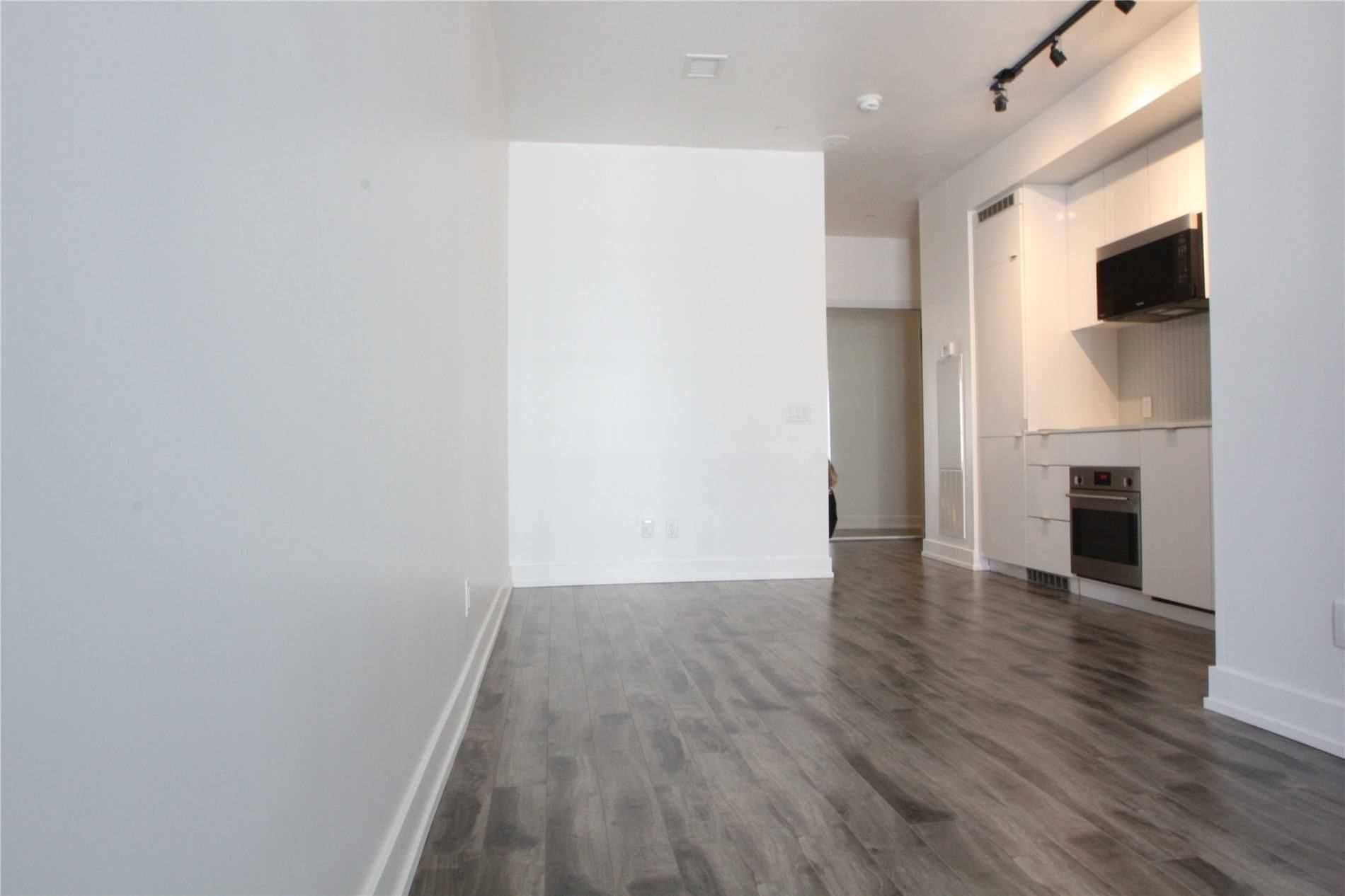 Toronto C01, ON L3P 2J2,7 Grenville ST #811