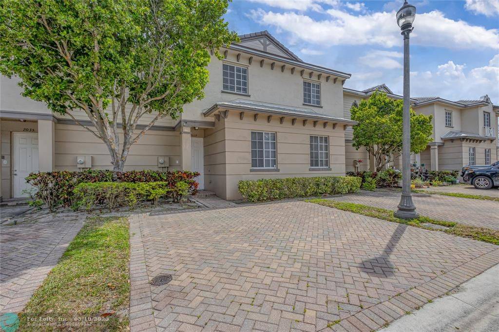 Riviera Beach, FL 33404,2037 Nassau Dr  #2037
