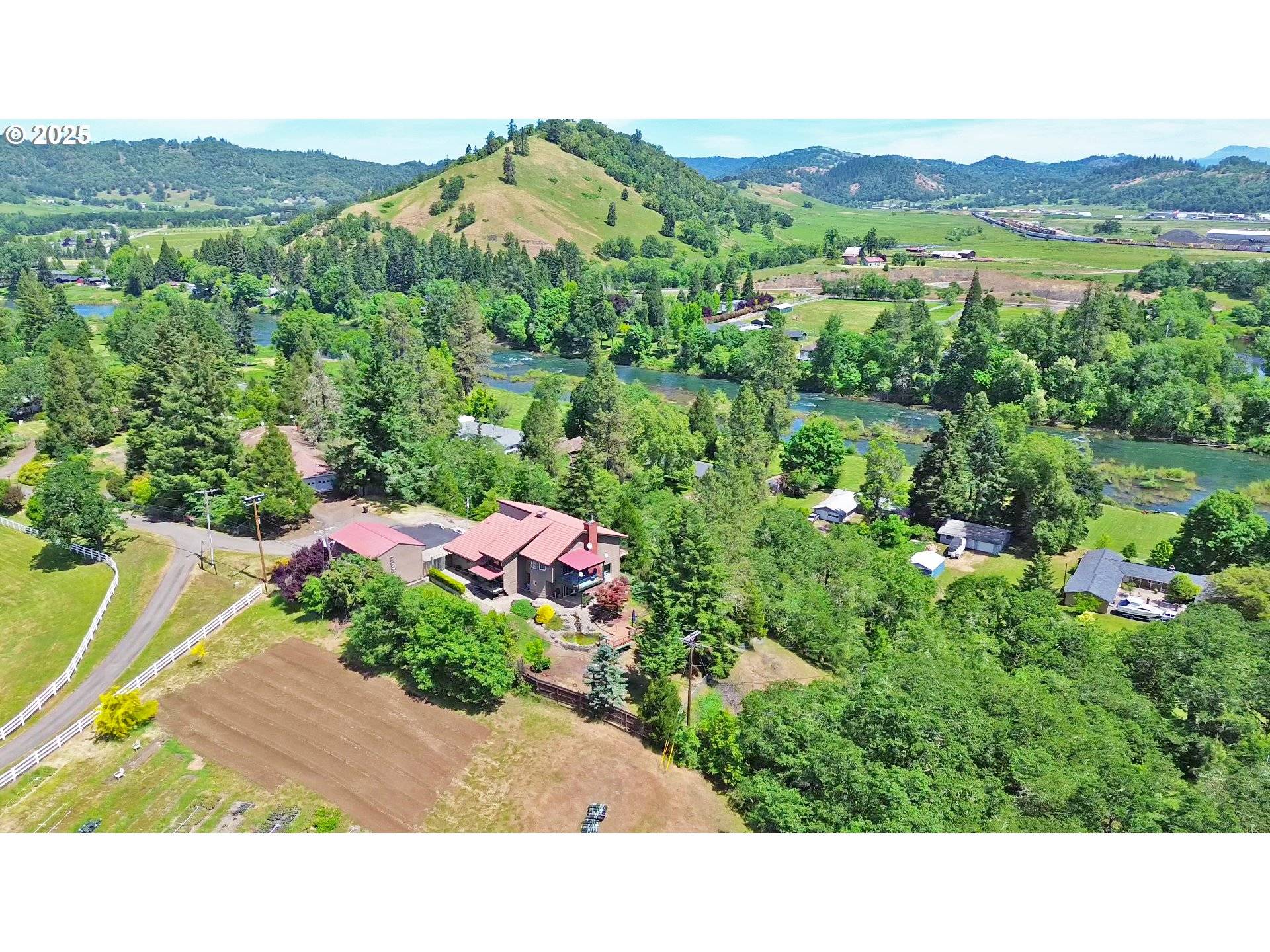 Roseburg, OR 97471,286 JONNI LN