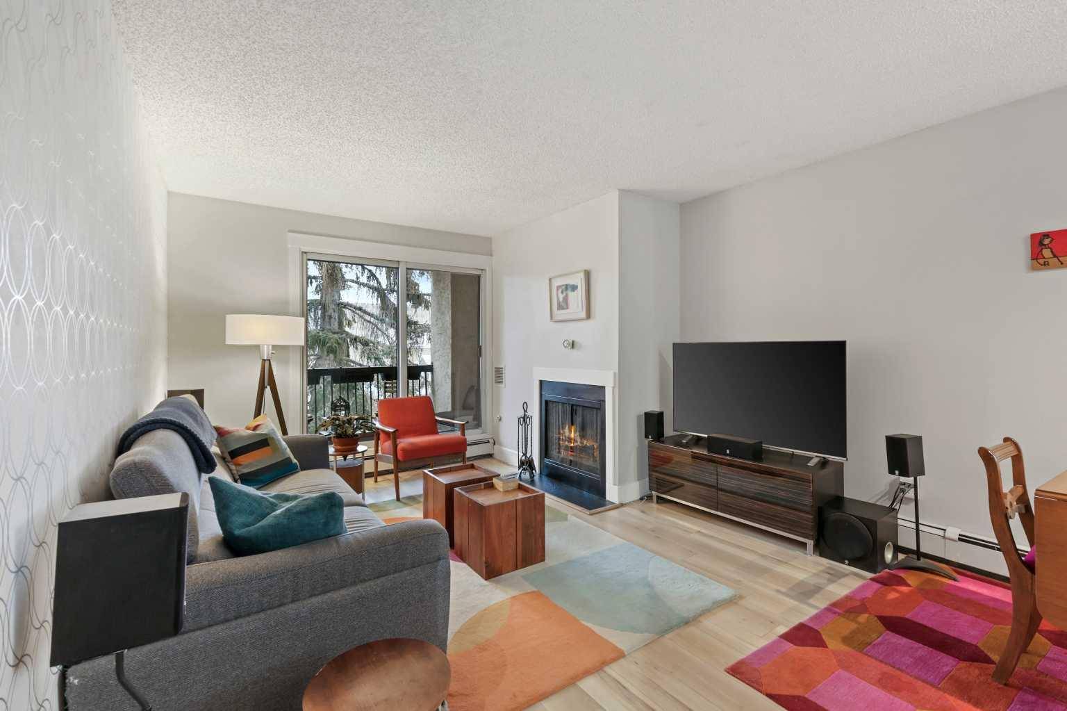 Calgary, AB T2S 0L3,305 25 AVE SW #306
