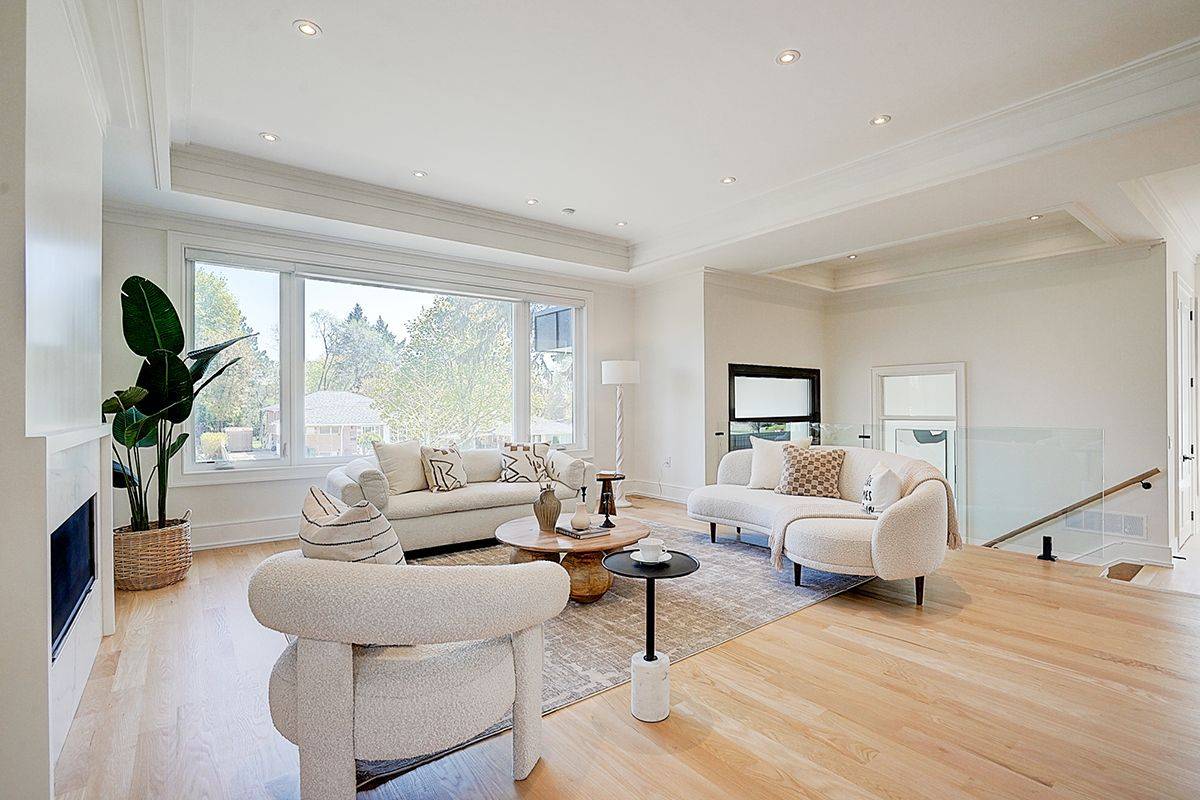 Toronto C15, ON M2H 1L9,23 Cresthaven DR