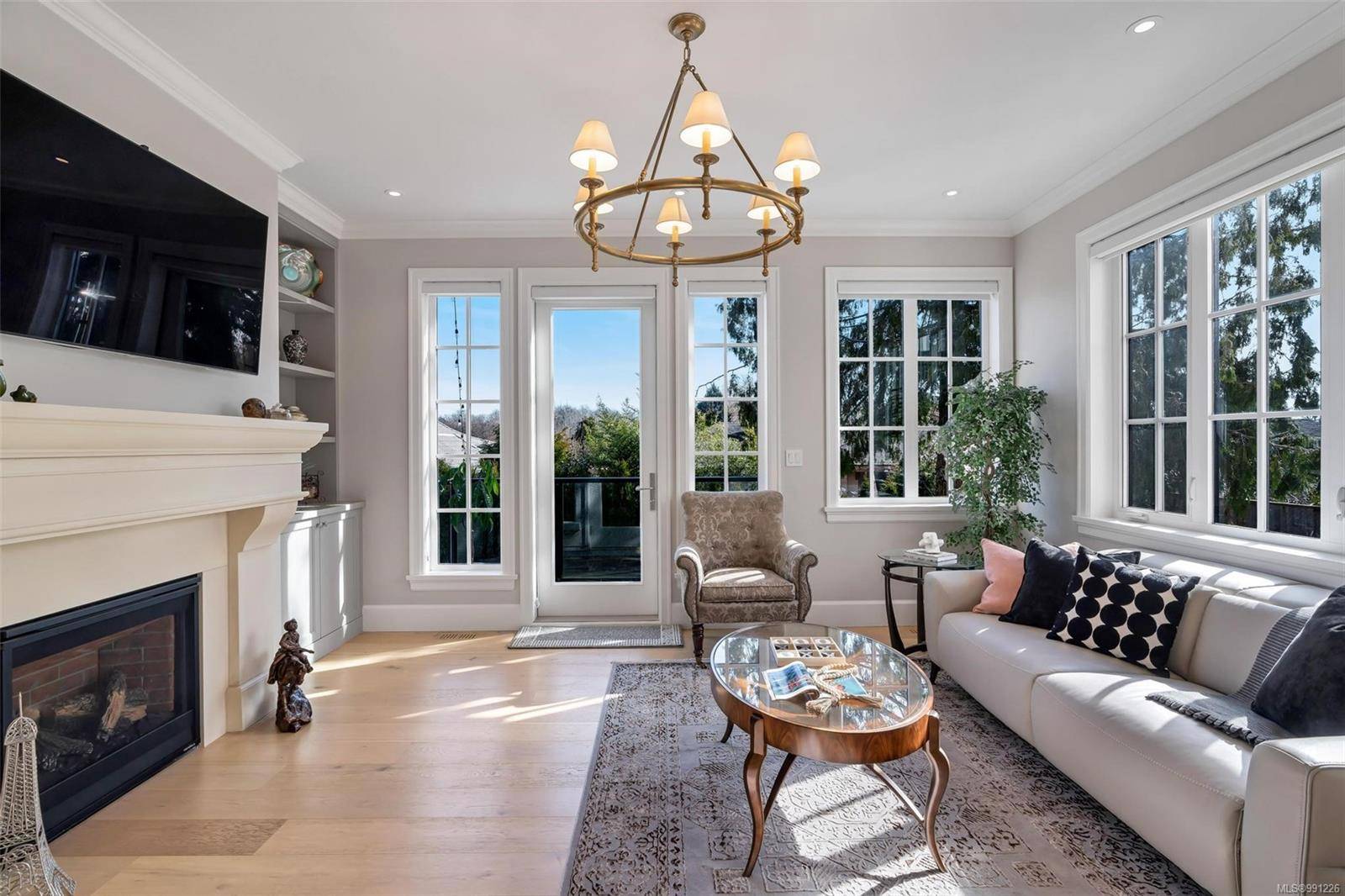 Oak Bay, BC V8R 6C8,3033 Devon Rd