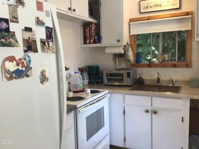 Depoe Bay, OR 97341,220 SE HAZELTON PL