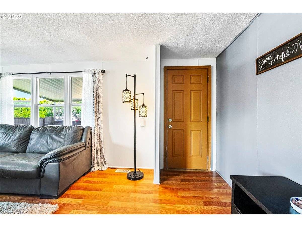 Salem, OR 97301,148 47TH AVE NE