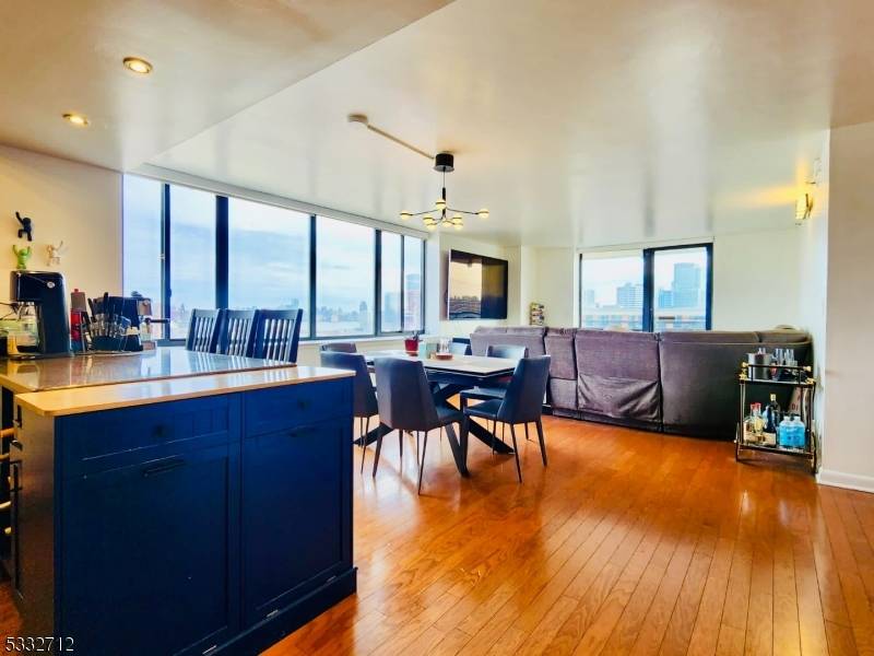 Hoboken City, NJ 07030,551 Observer Hwy #12-D