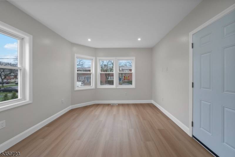 Linden City, NJ 07036,525 E Price St unit 1 #1